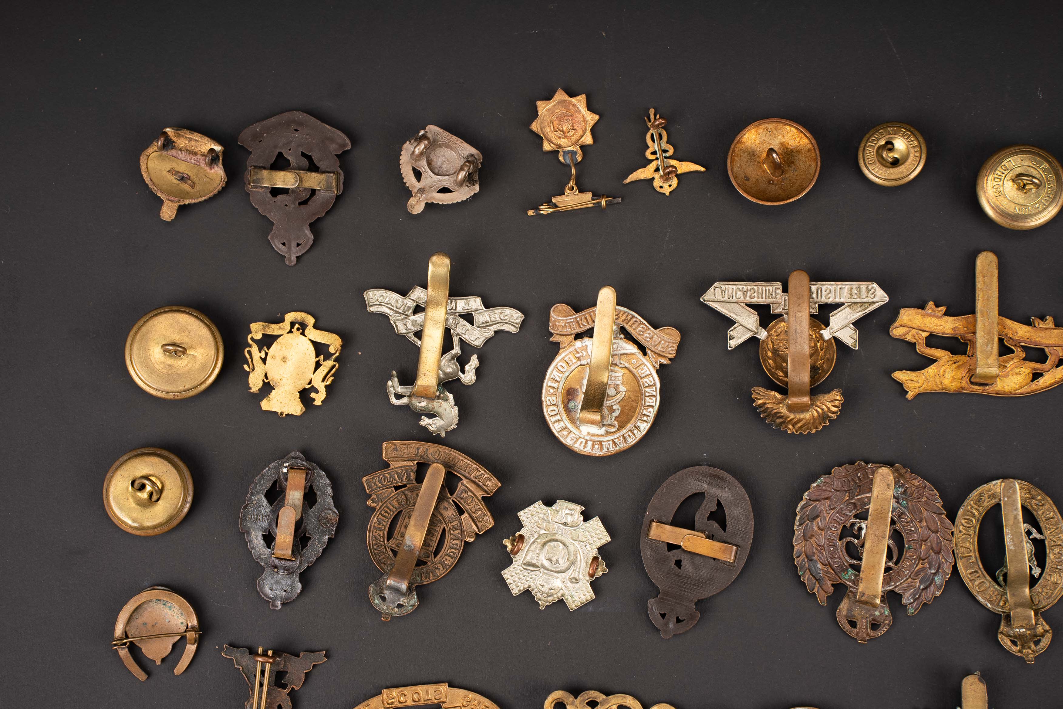 Cap badge britannique. British cap badge. — photo 20