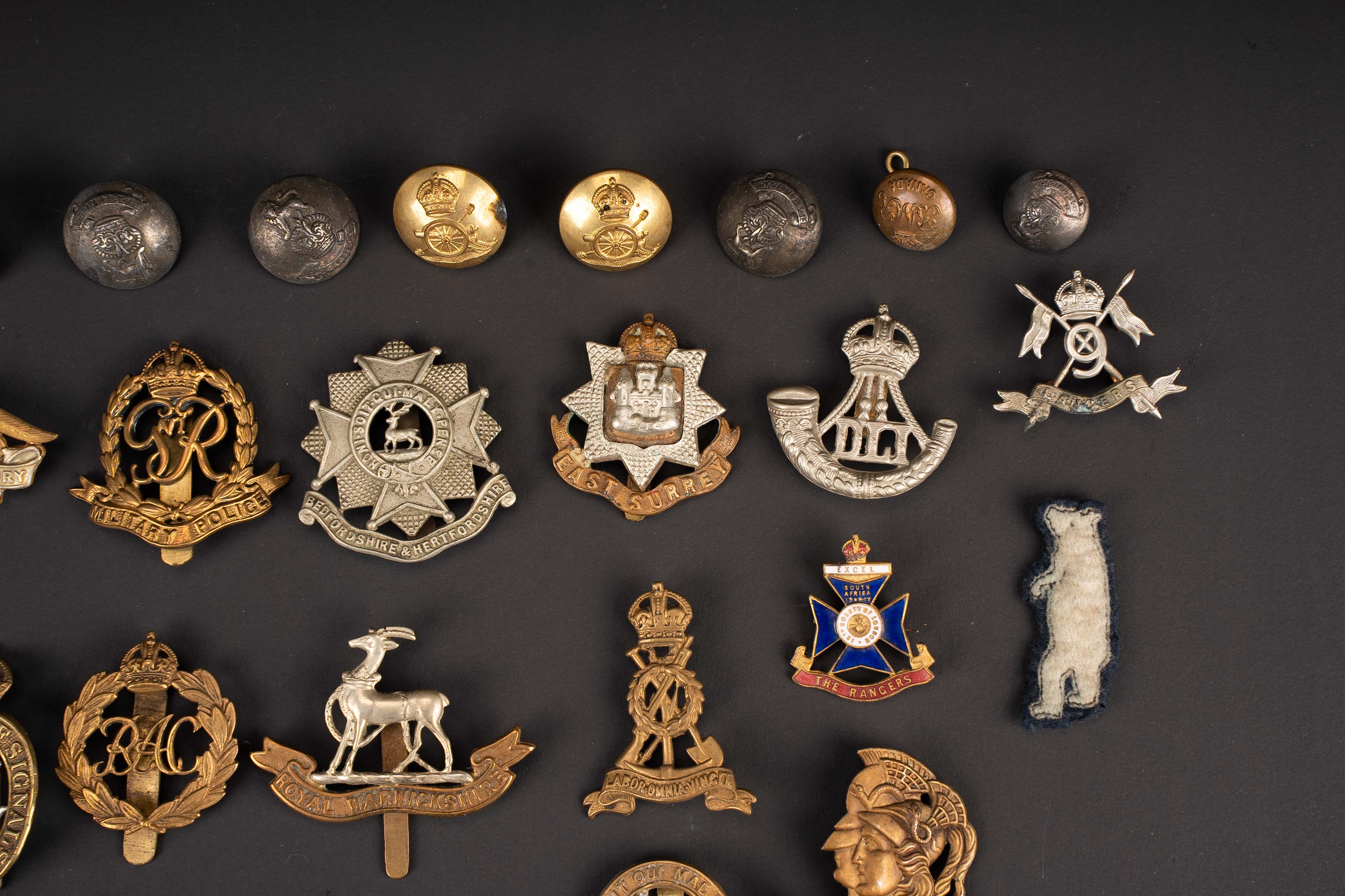 Cap badge britannique. British cap badge. — photo 4