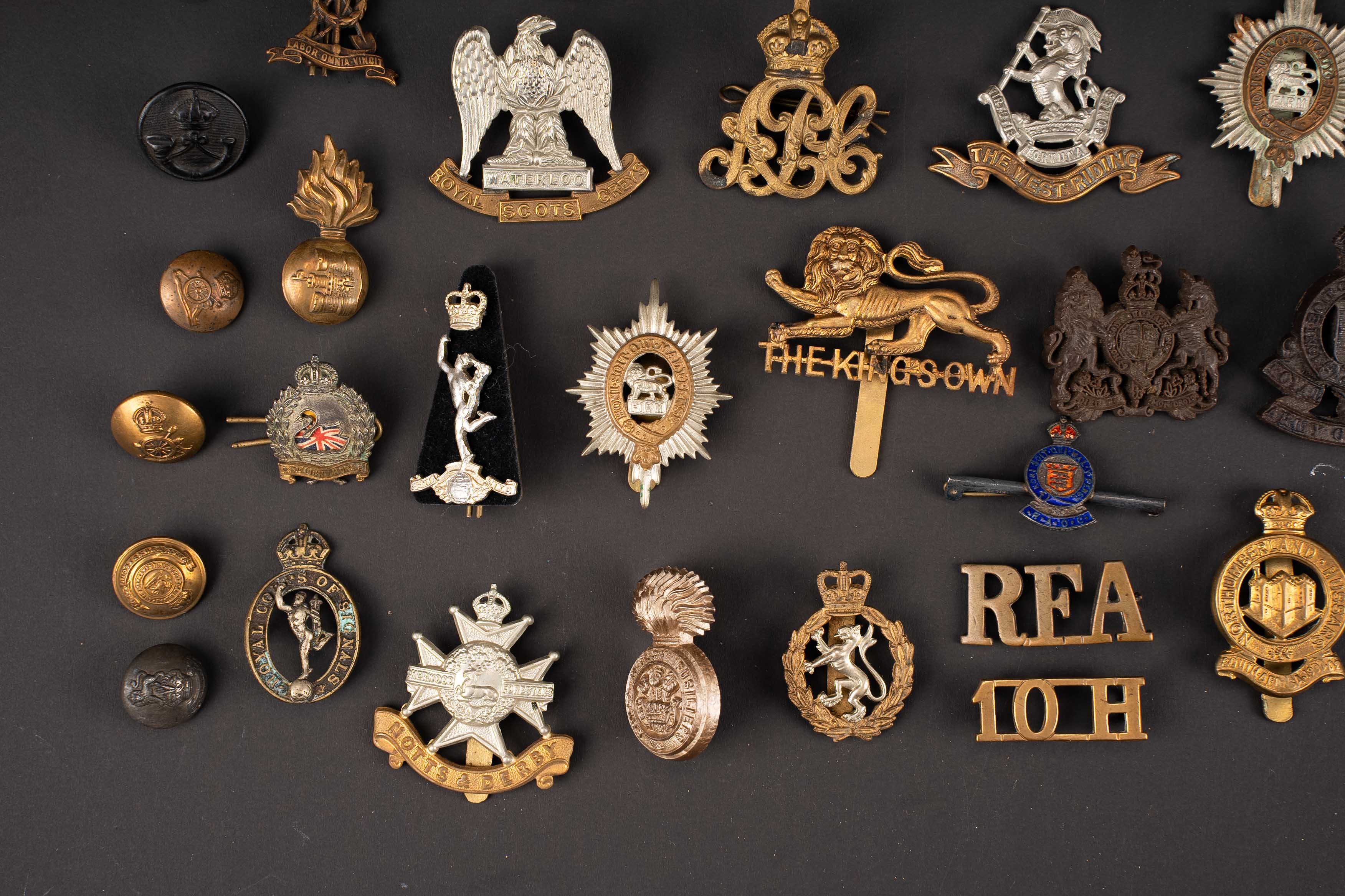 Cap badge britannique. British cap badge. — photo 8