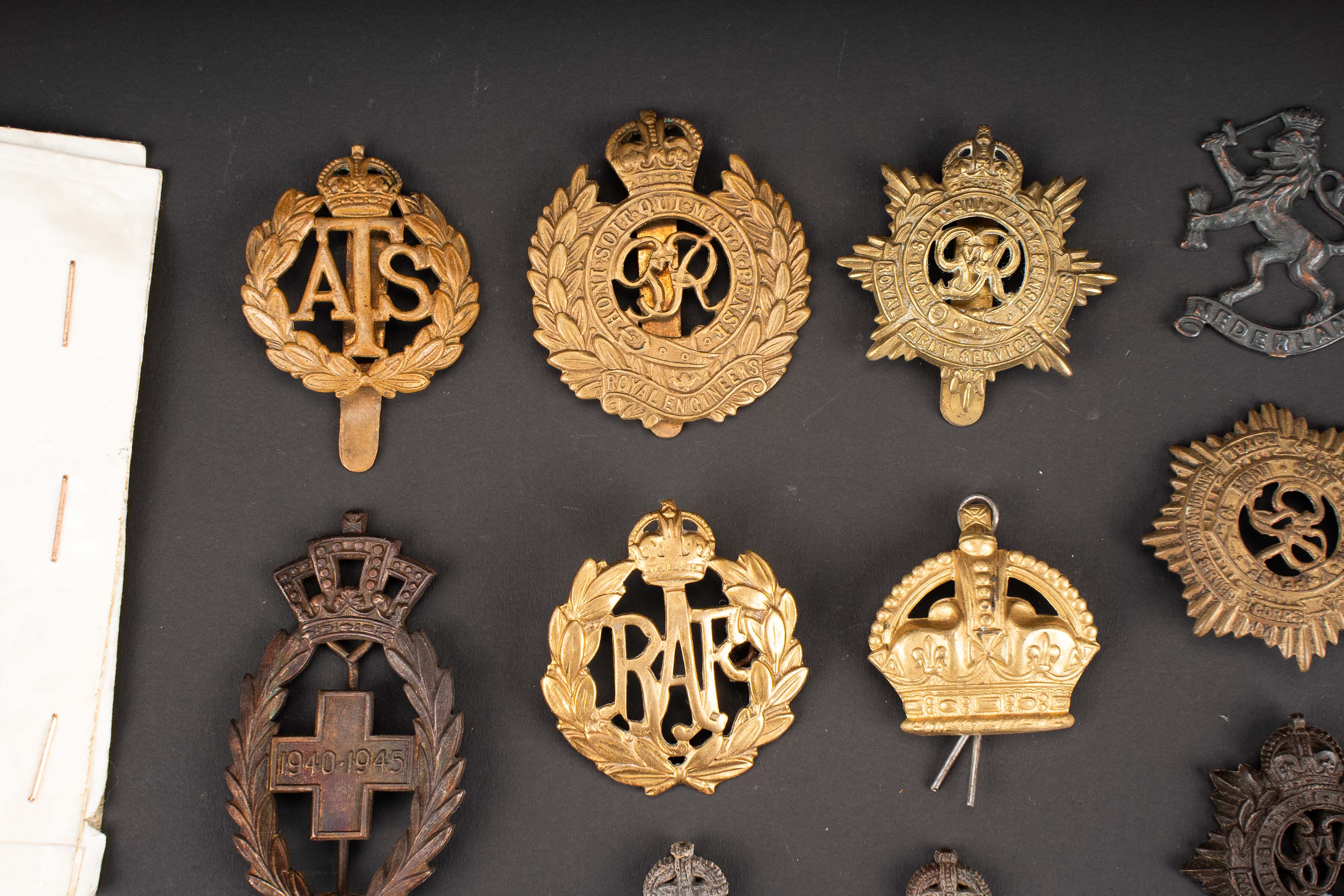 Cap badge britannique. British cap badge. — photo 3