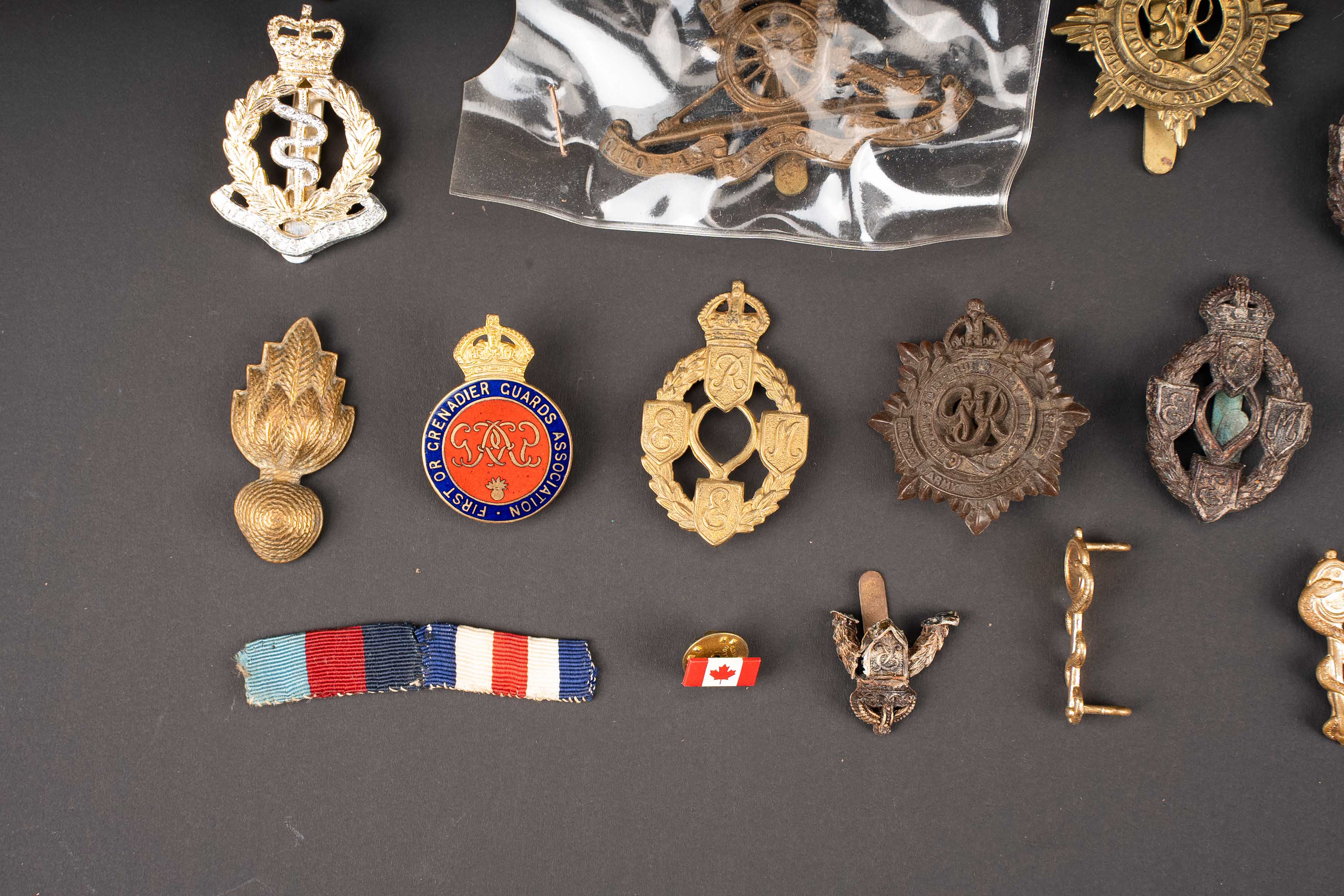 Cap badge britannique. British cap badge. — photo 6