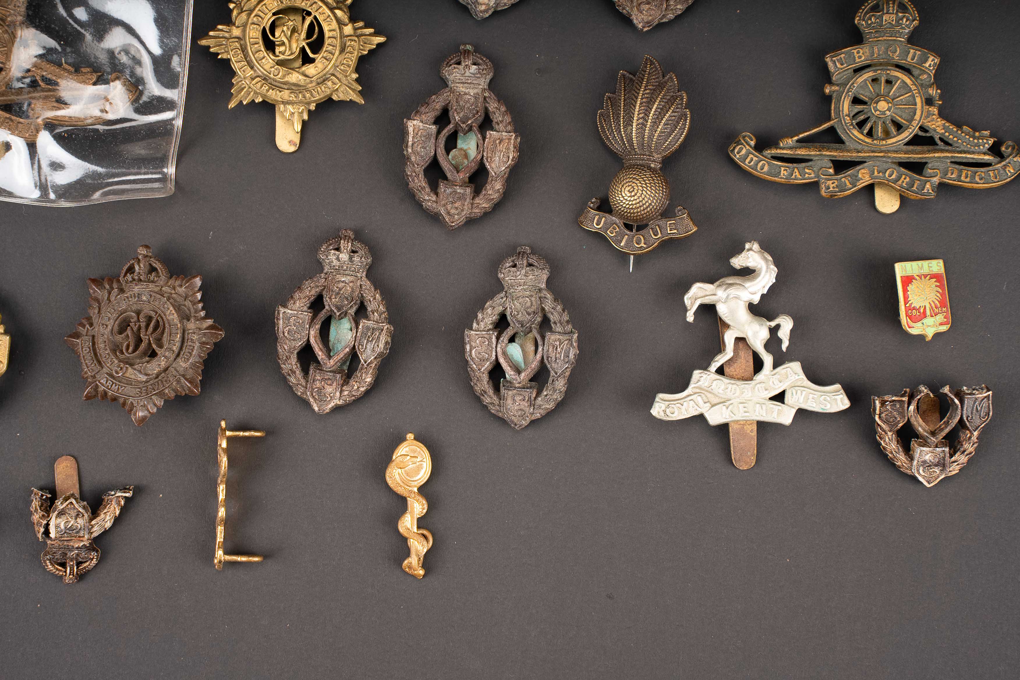 Cap badge britannique. British cap badge. — photo 7