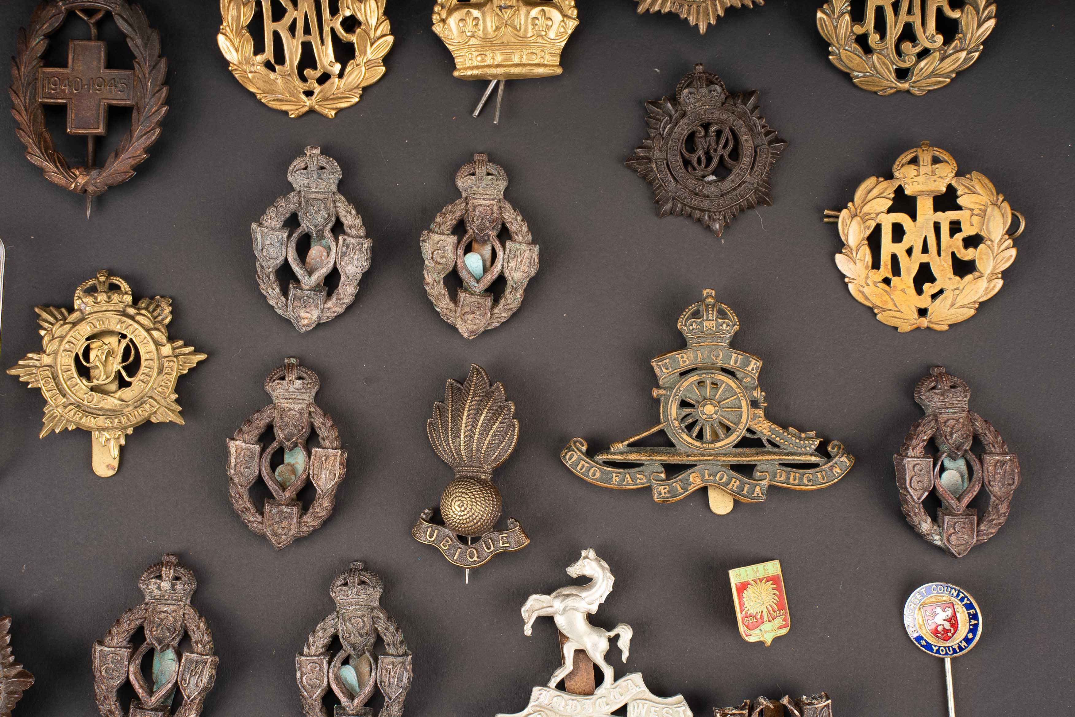 Cap badge britannique. British cap badge. — photo 8