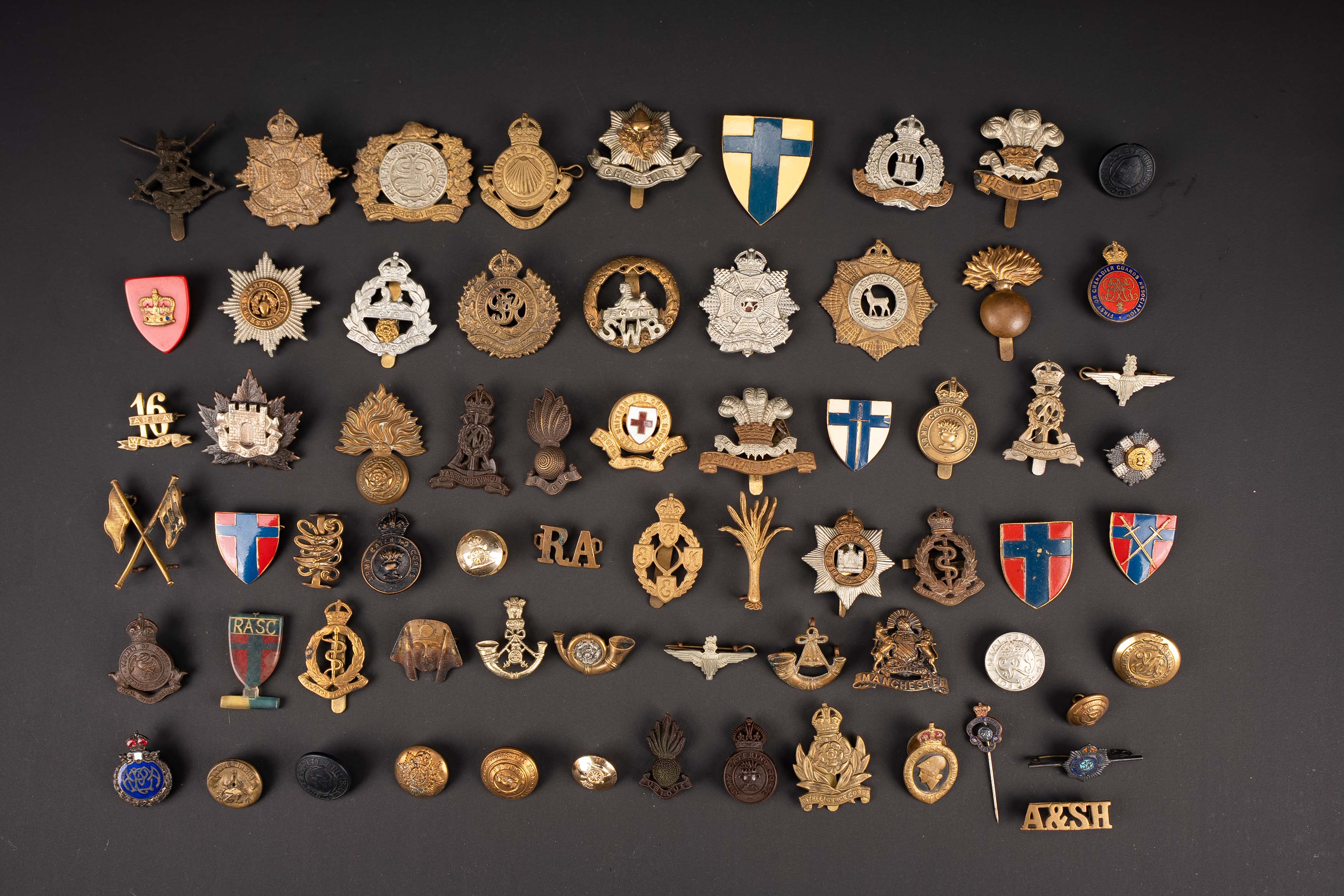Cap badge britannique. British cap badge. — photo 1