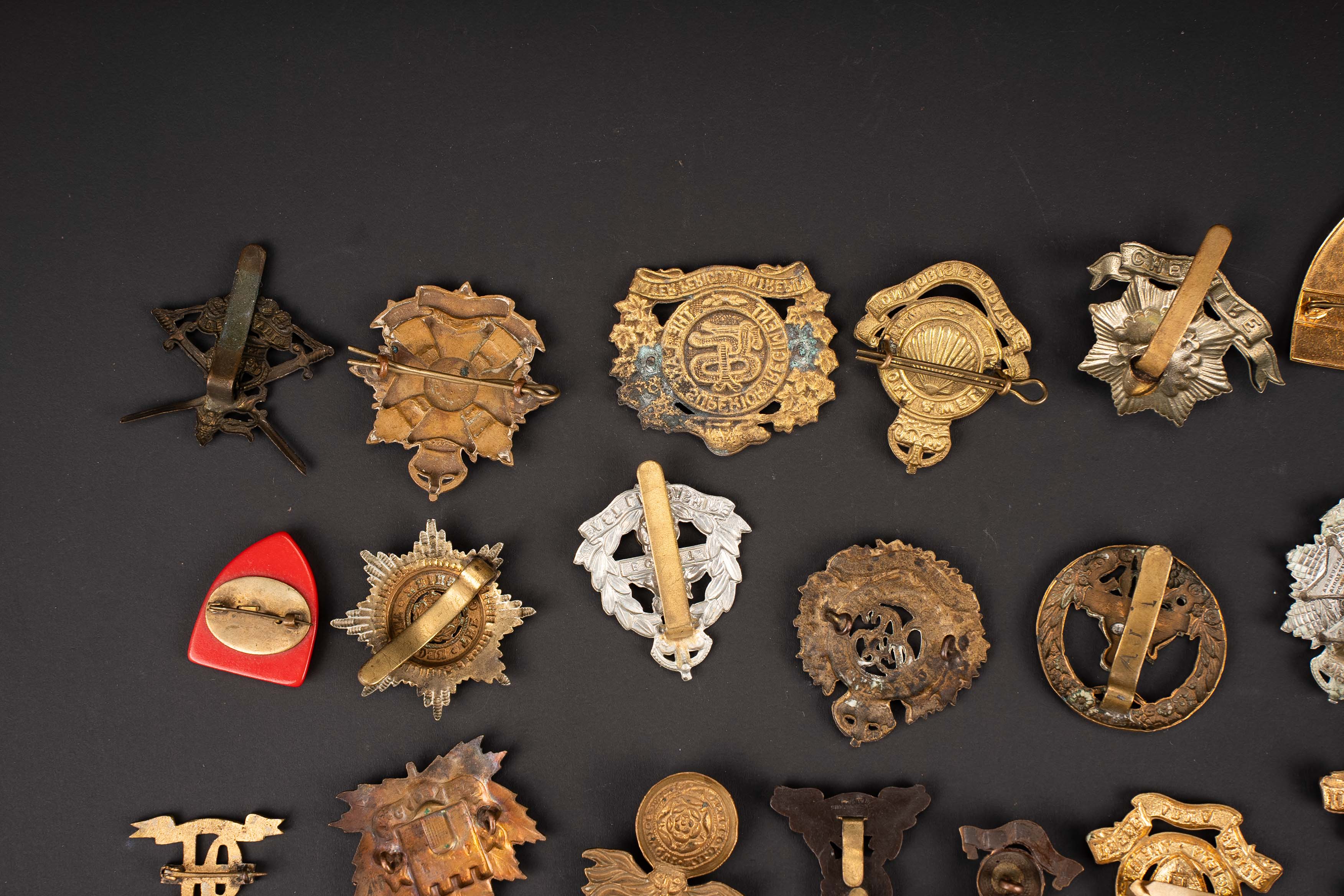 Cap badge britannique. British cap badge. — photo 11