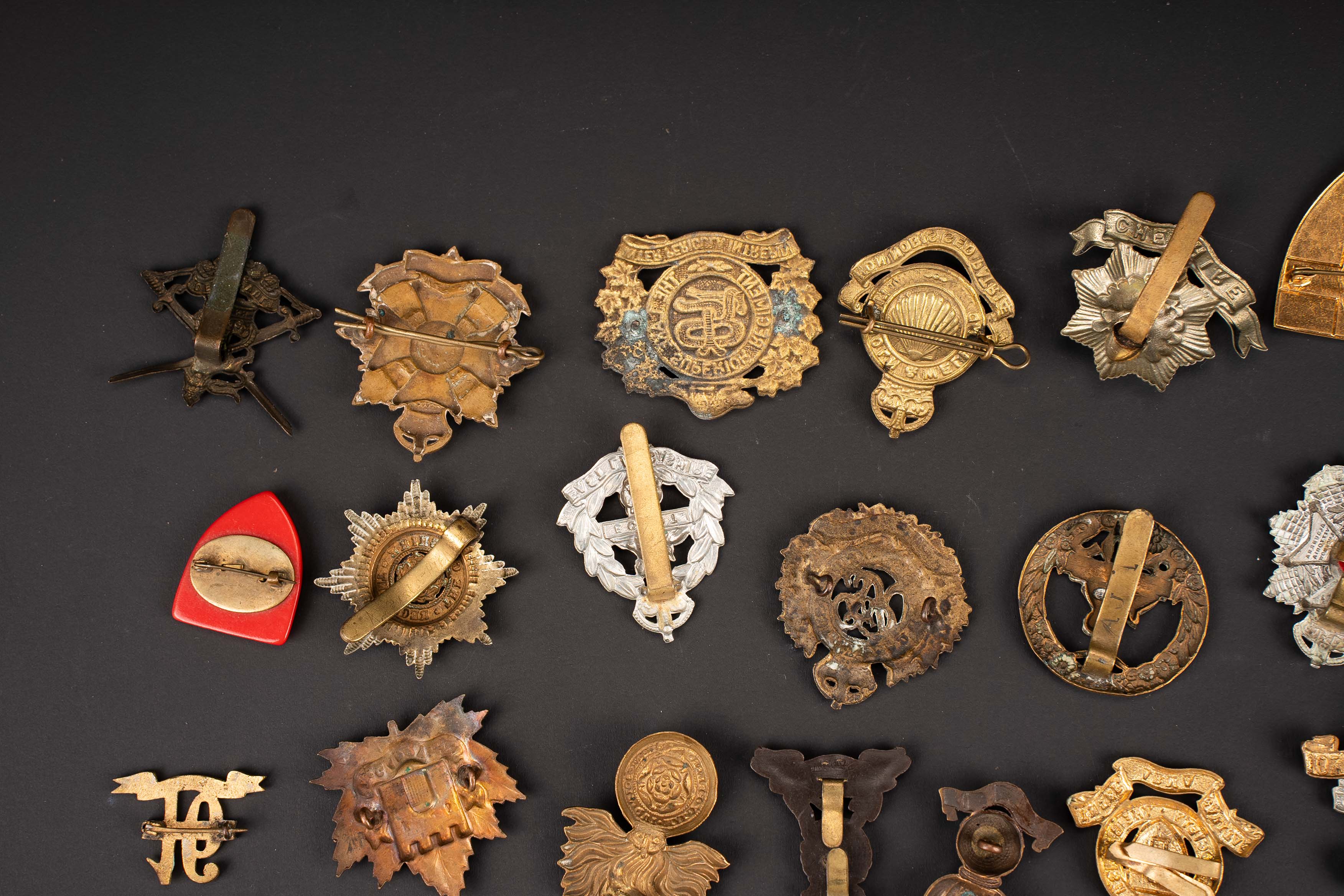 Cap badge britannique. British cap badge. — photo 17