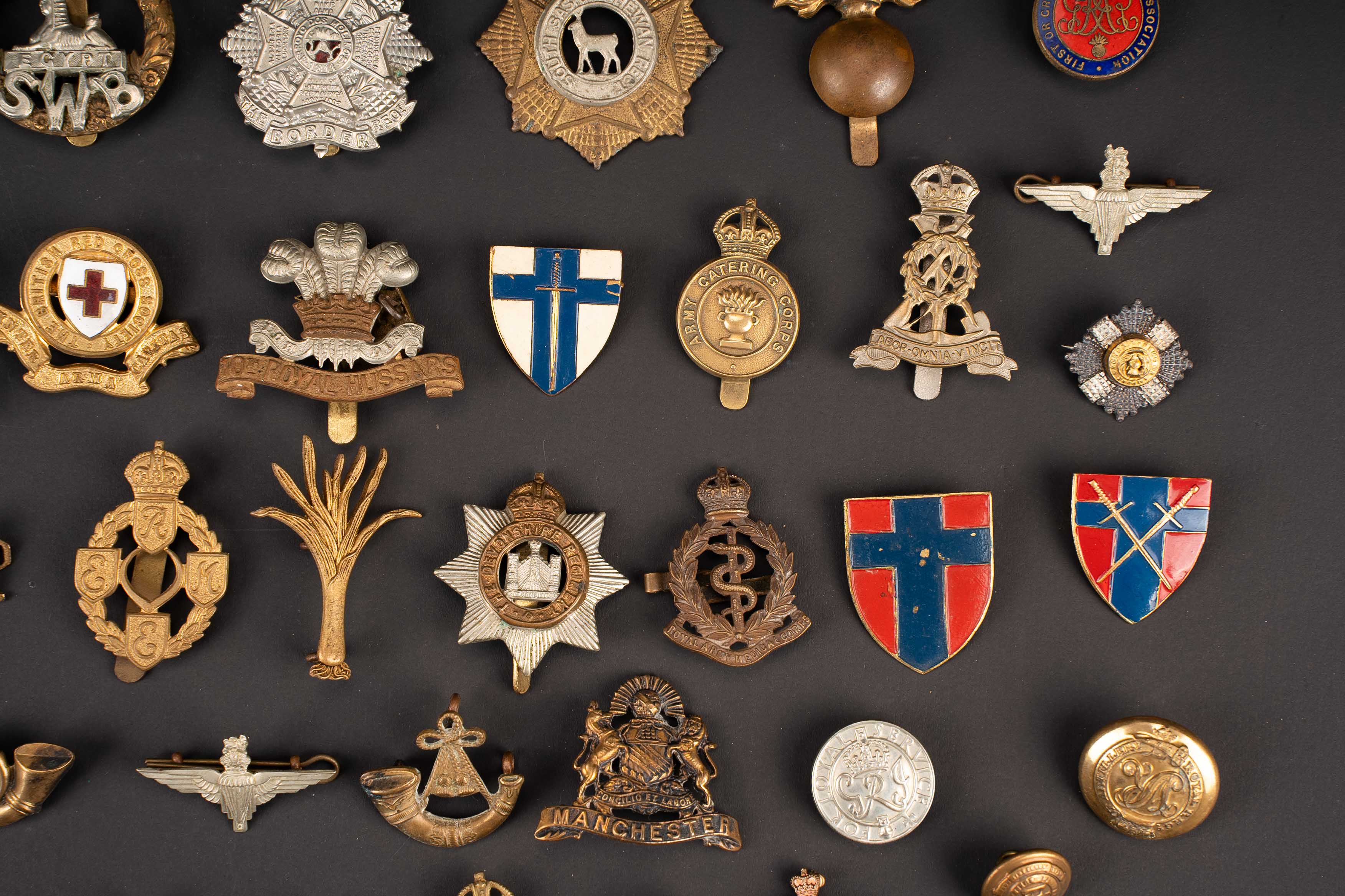 Cap badge britannique. British cap badge. — photo 4