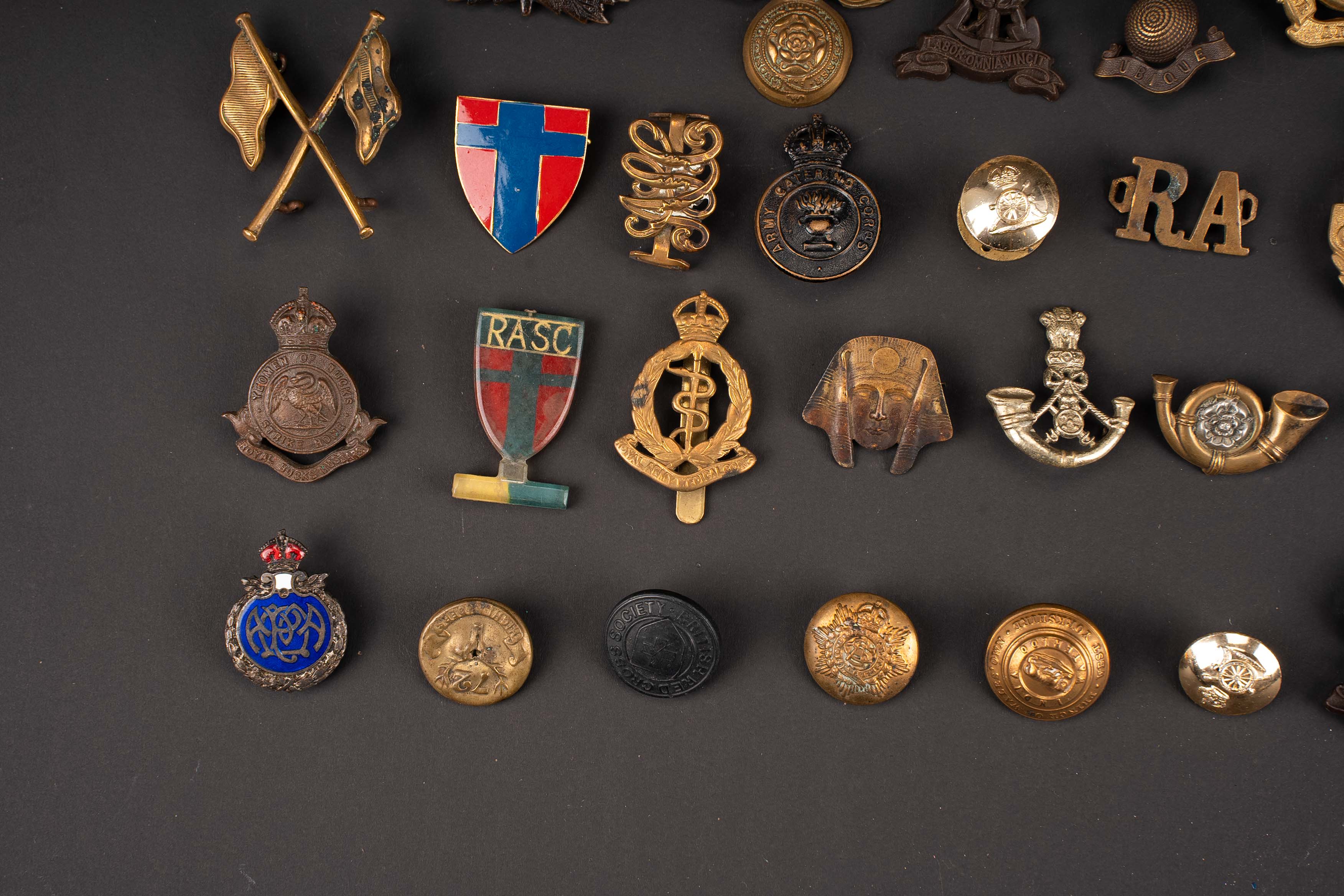 Cap badge britannique. British cap badge. — photo 7