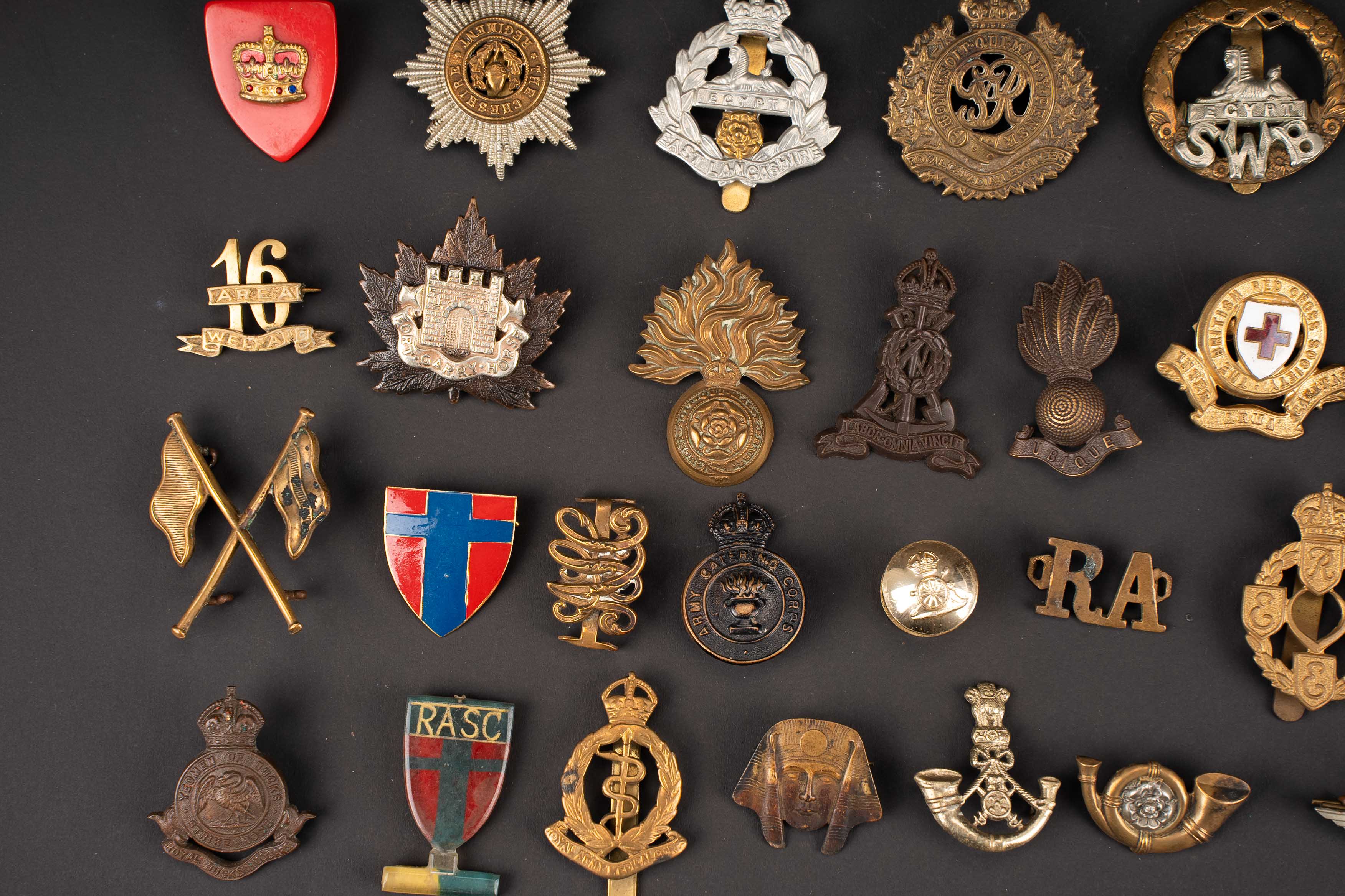 Cap badge britannique. British cap badge. — photo 8