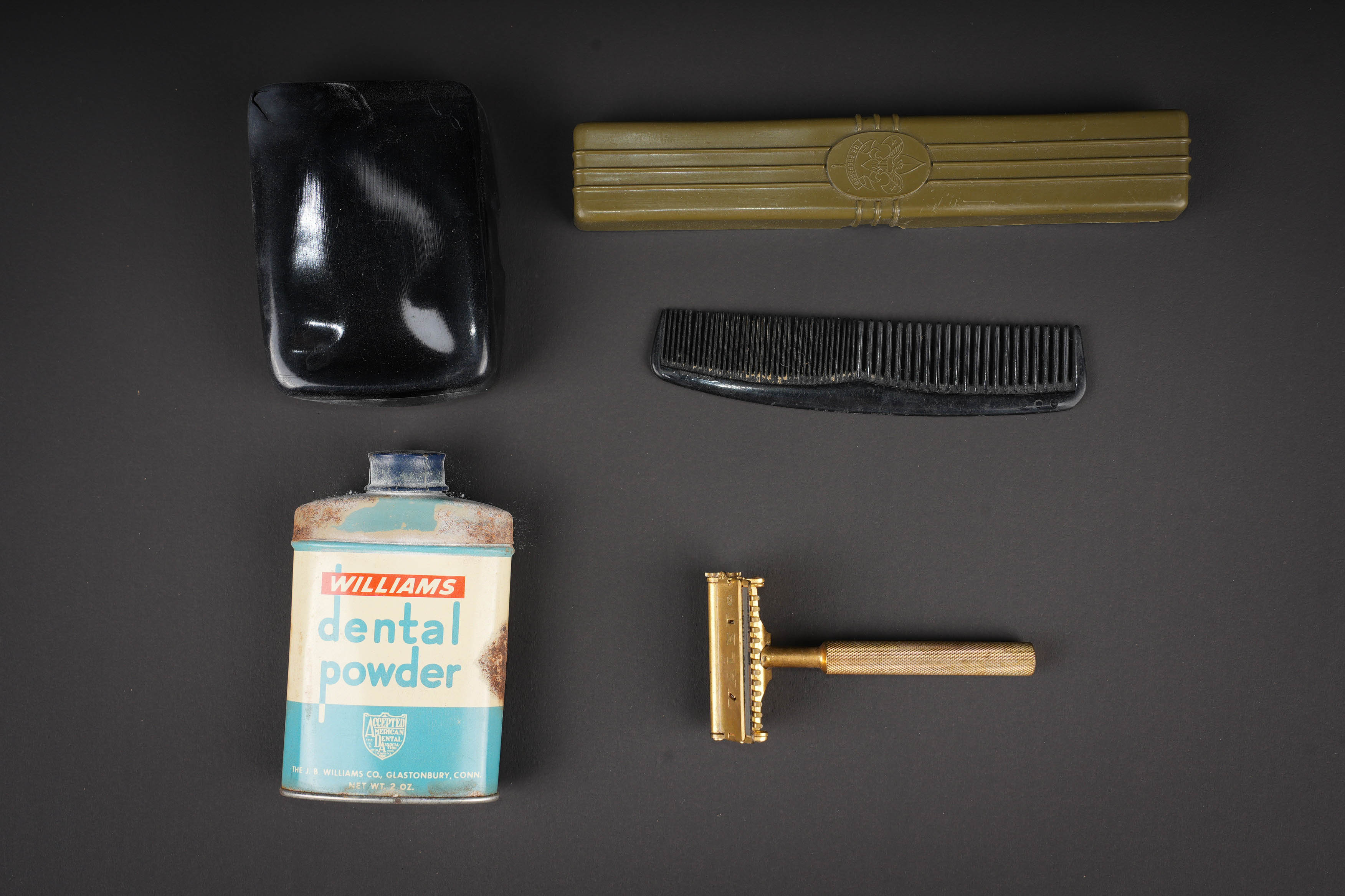 Trousse de toilette d'officier US. US officer’s toiletry kit — photo 5