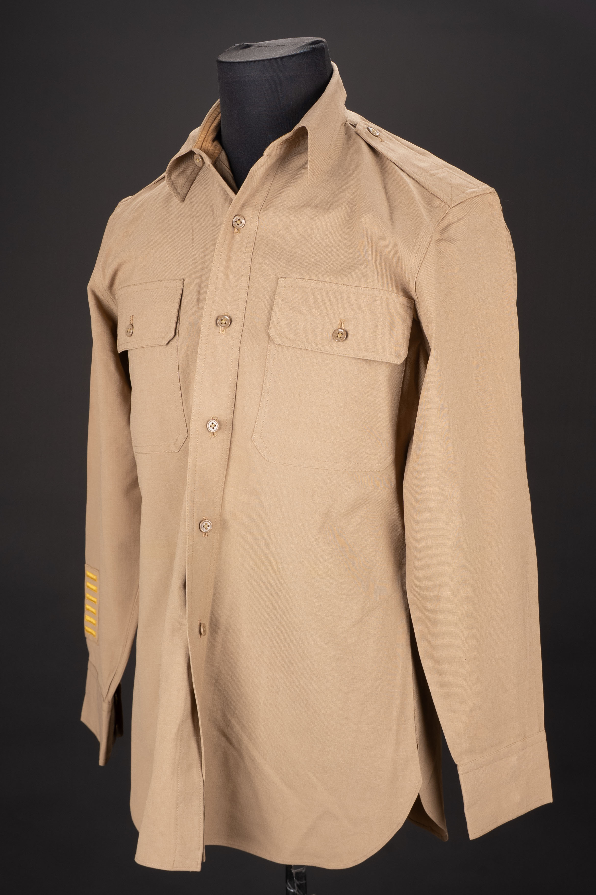 Chemise d'officier chino. Khaki officer’s shirt — photo 1
