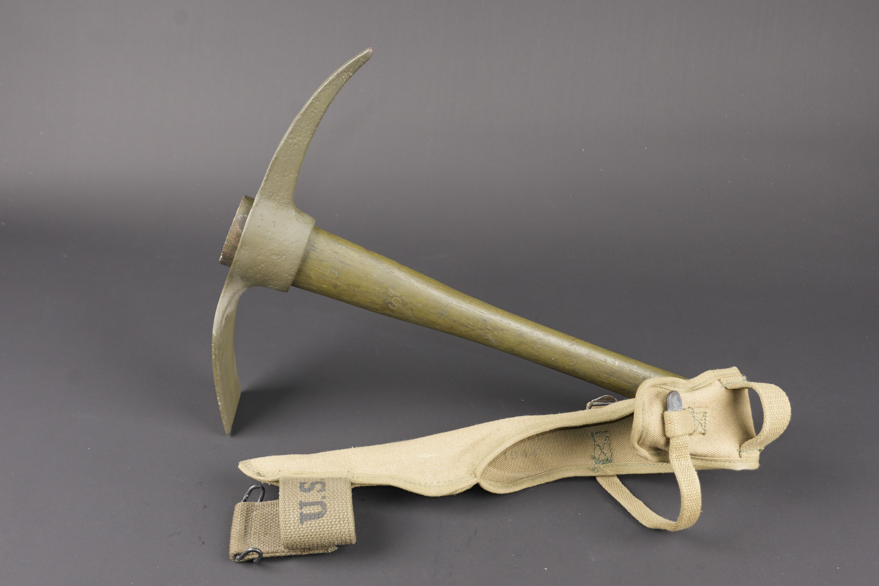 Pioche individuelle US. US army entrenching pick — photo 1