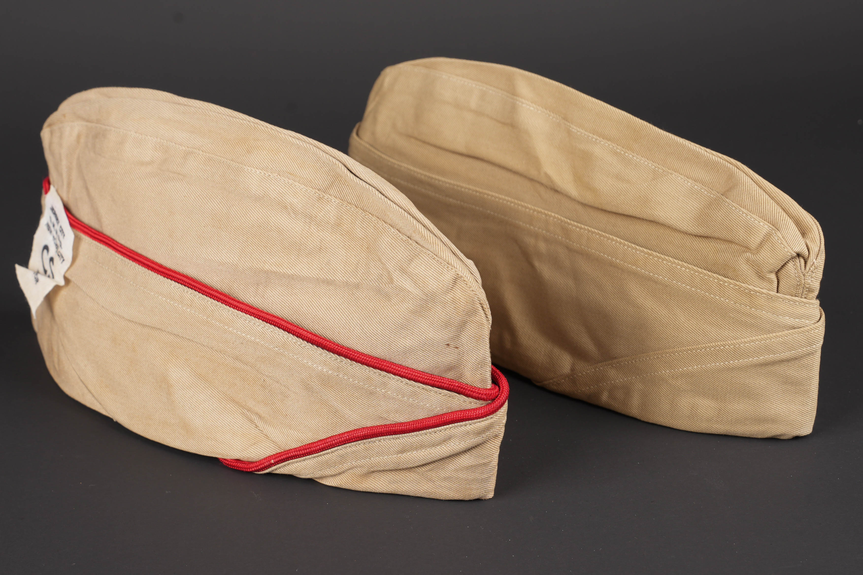 Calots de l'artillerie US. US Army artillery garrison cap. — photo 1