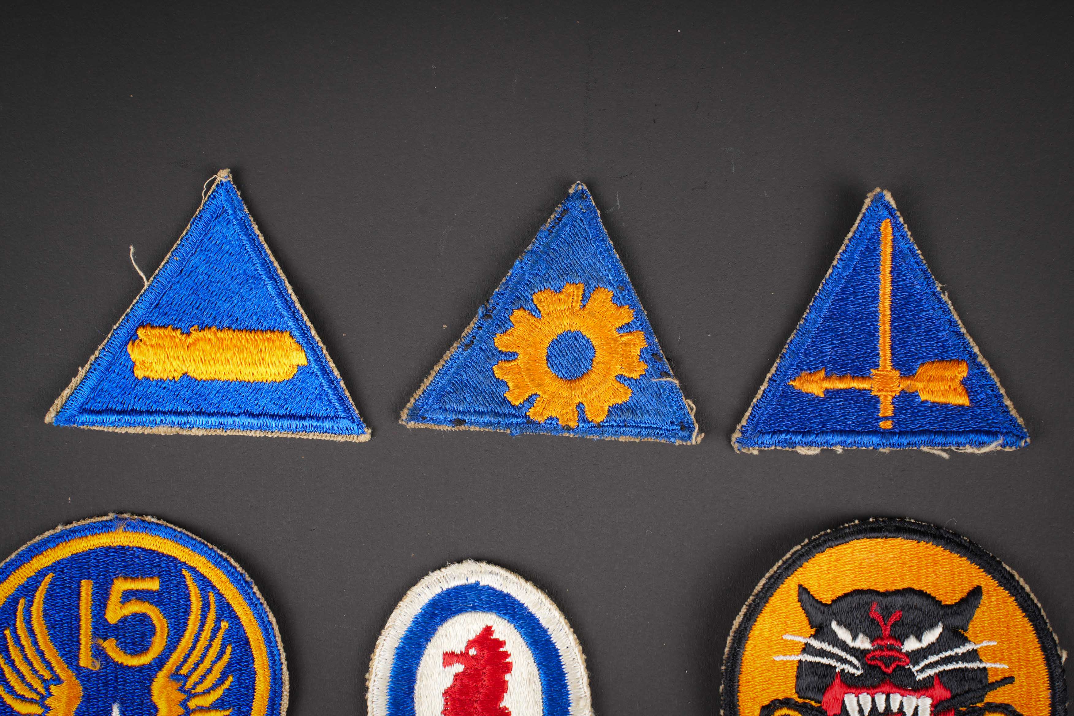 Insignes de manche US. US Army shoulder insignia. — photo 2