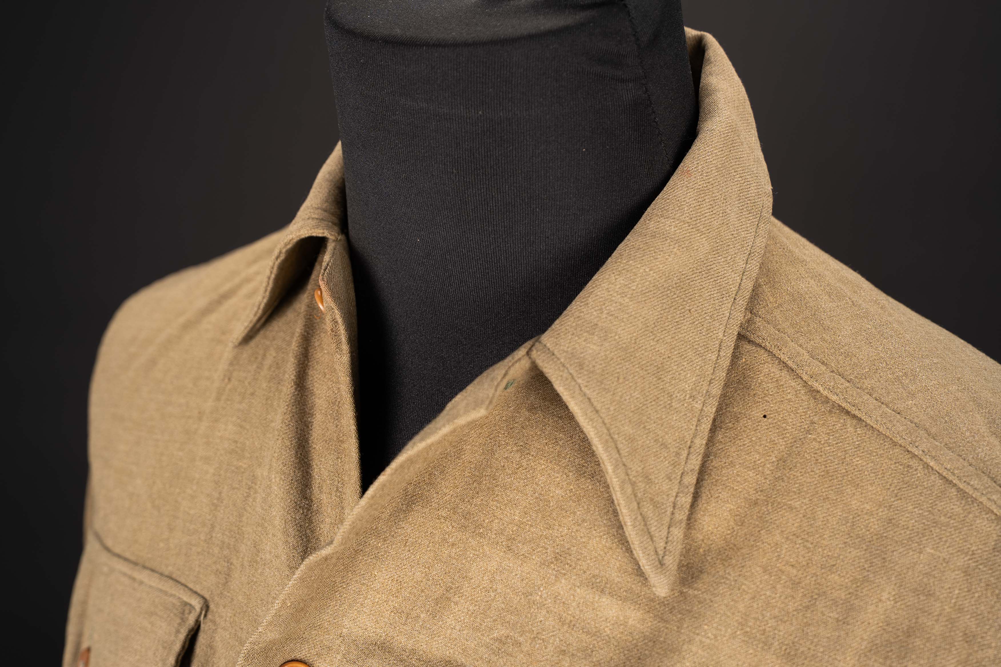 Chemise moutarde. US Army mustard shirt. — photo 2