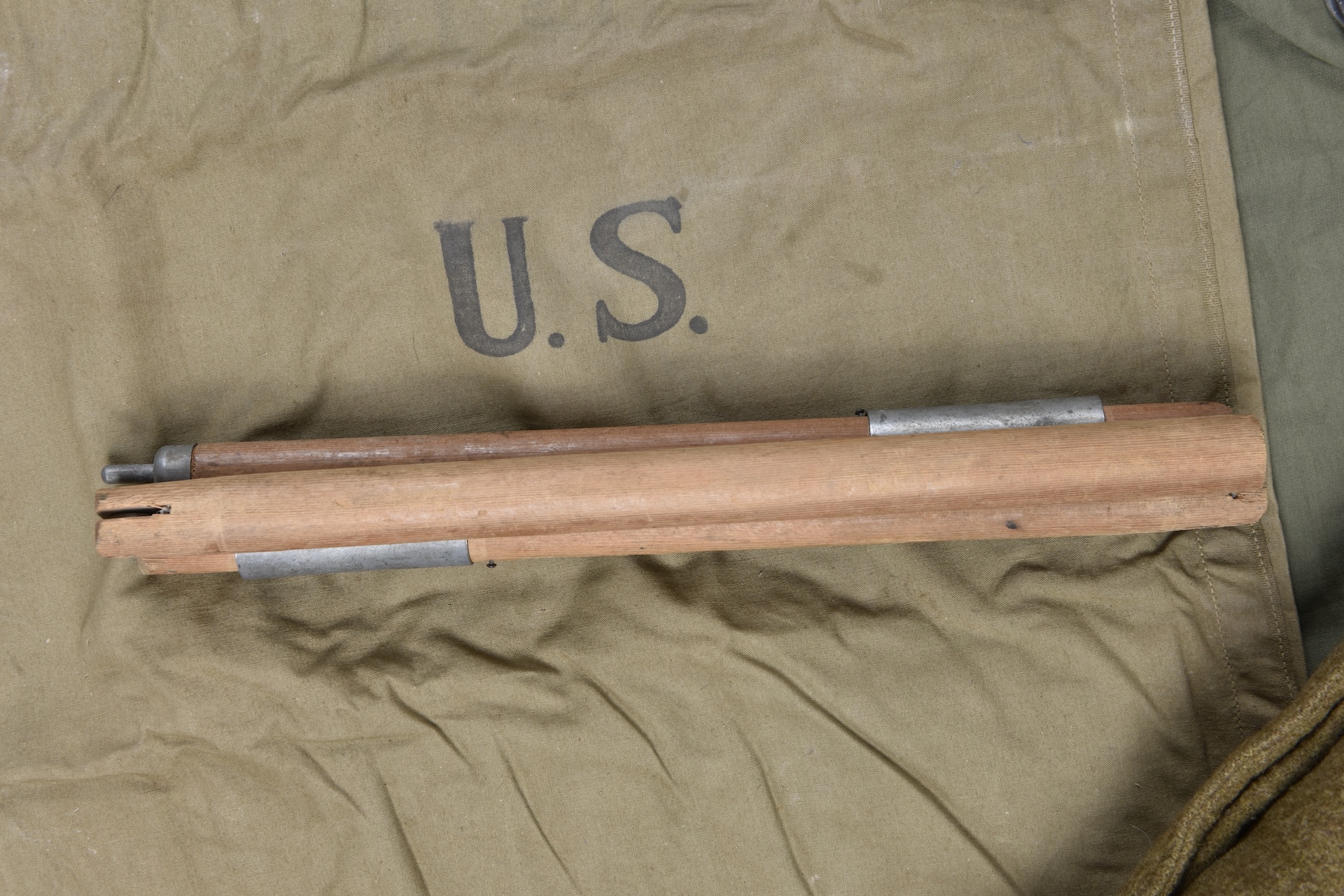 Accessoires de campement US. US Army camp equipment accessories. — photo 4