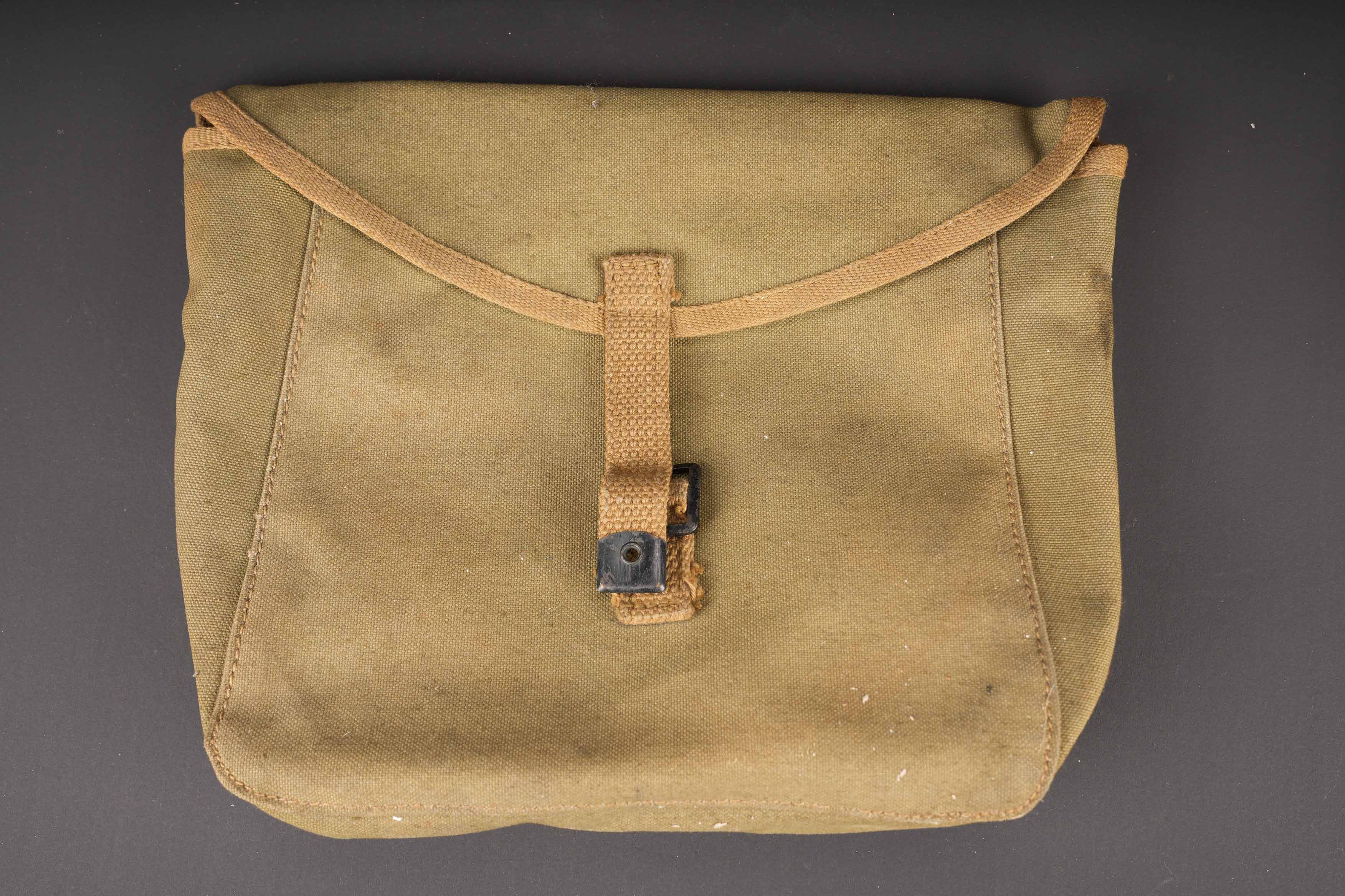 Pochette et gamelle US. US pouch and mess kit. — photo 2