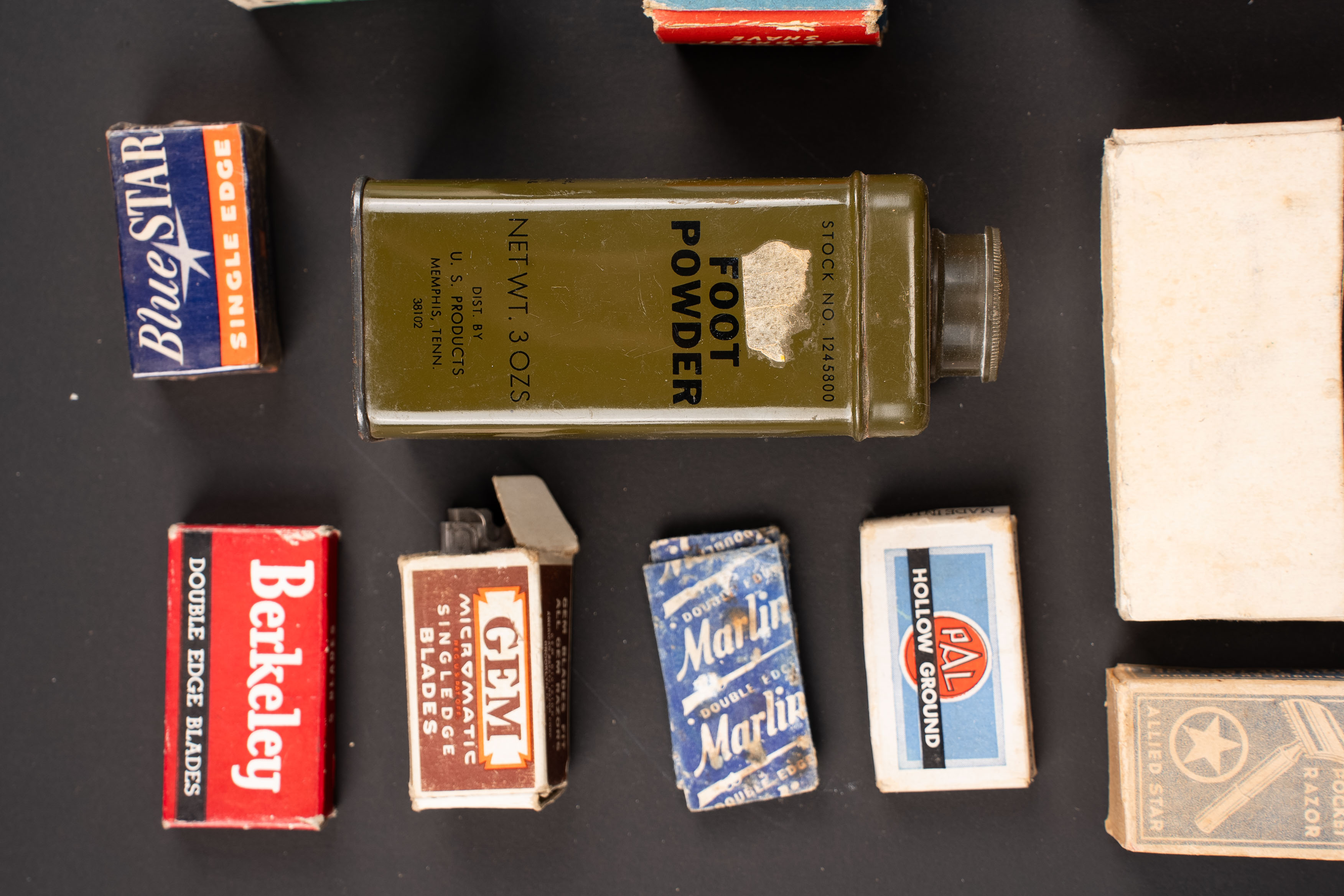 Accessoires de toilette US. US toiletry accessories. — photo 10