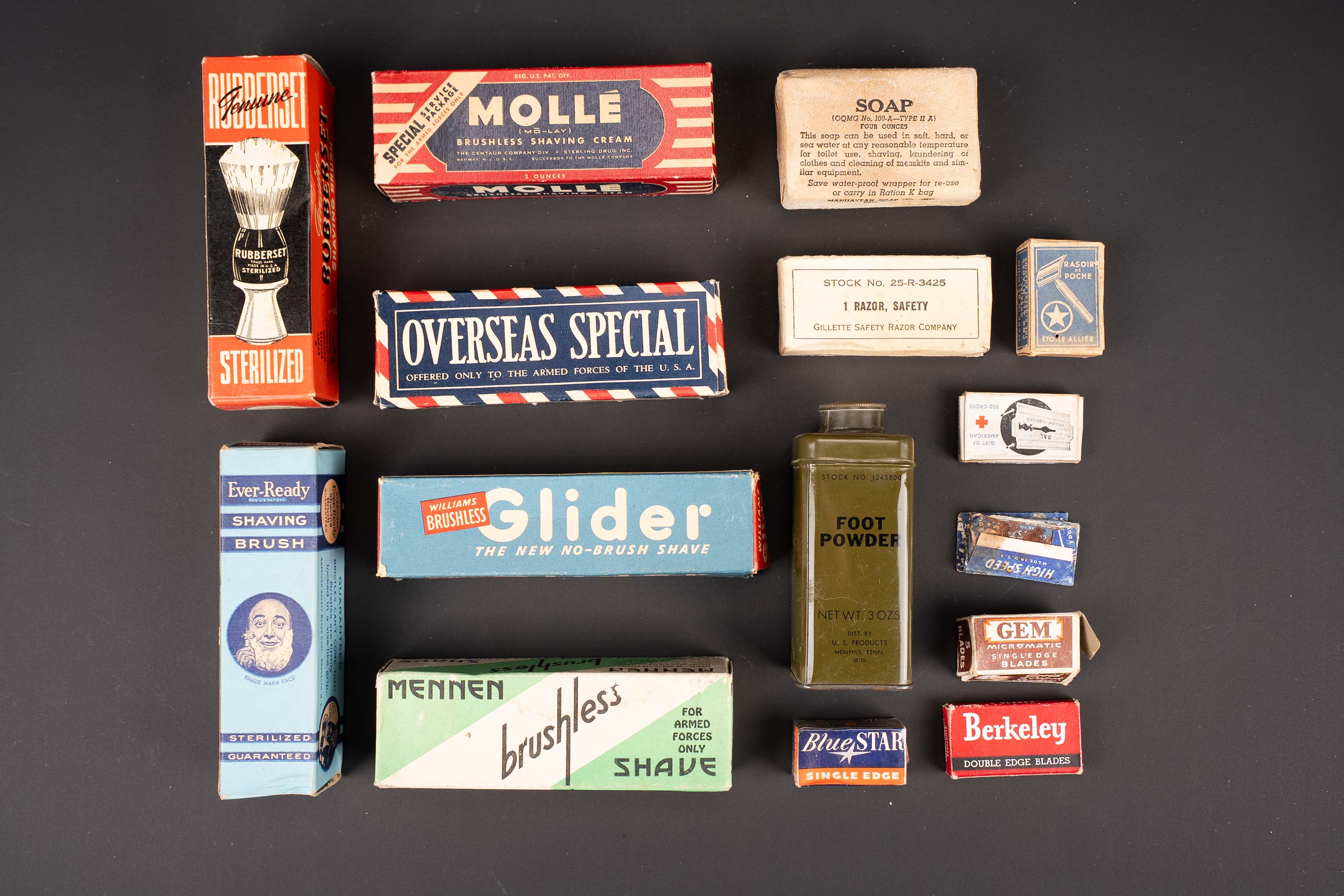 Accessoires de toilette US. US toiletry accessories. — photo 2