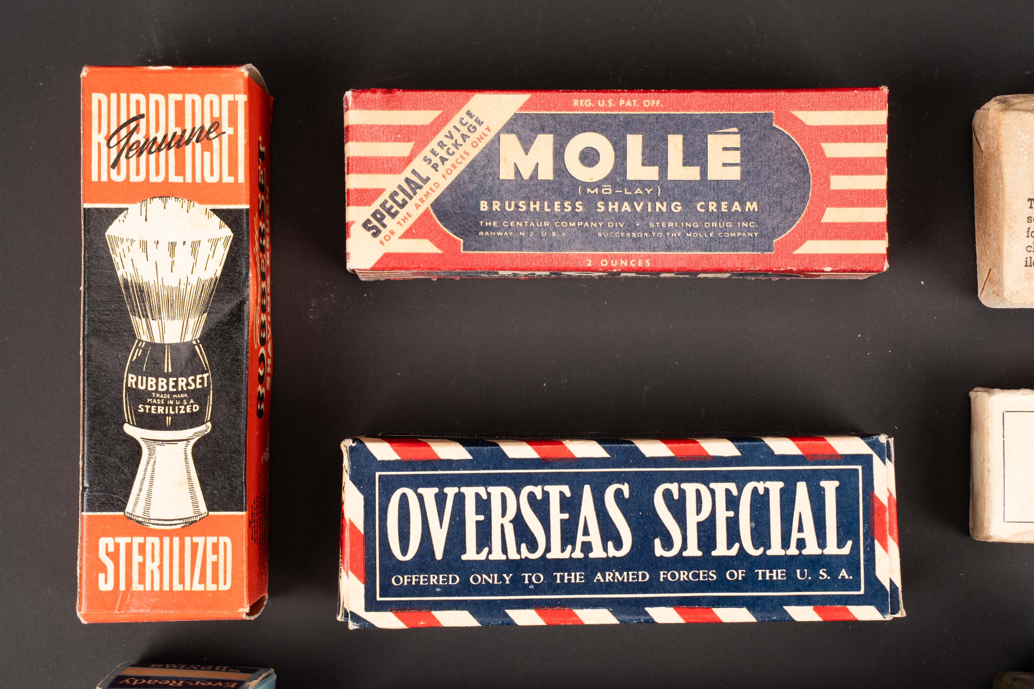 Accessoires de toilette US. US toiletry accessories. — photo 3