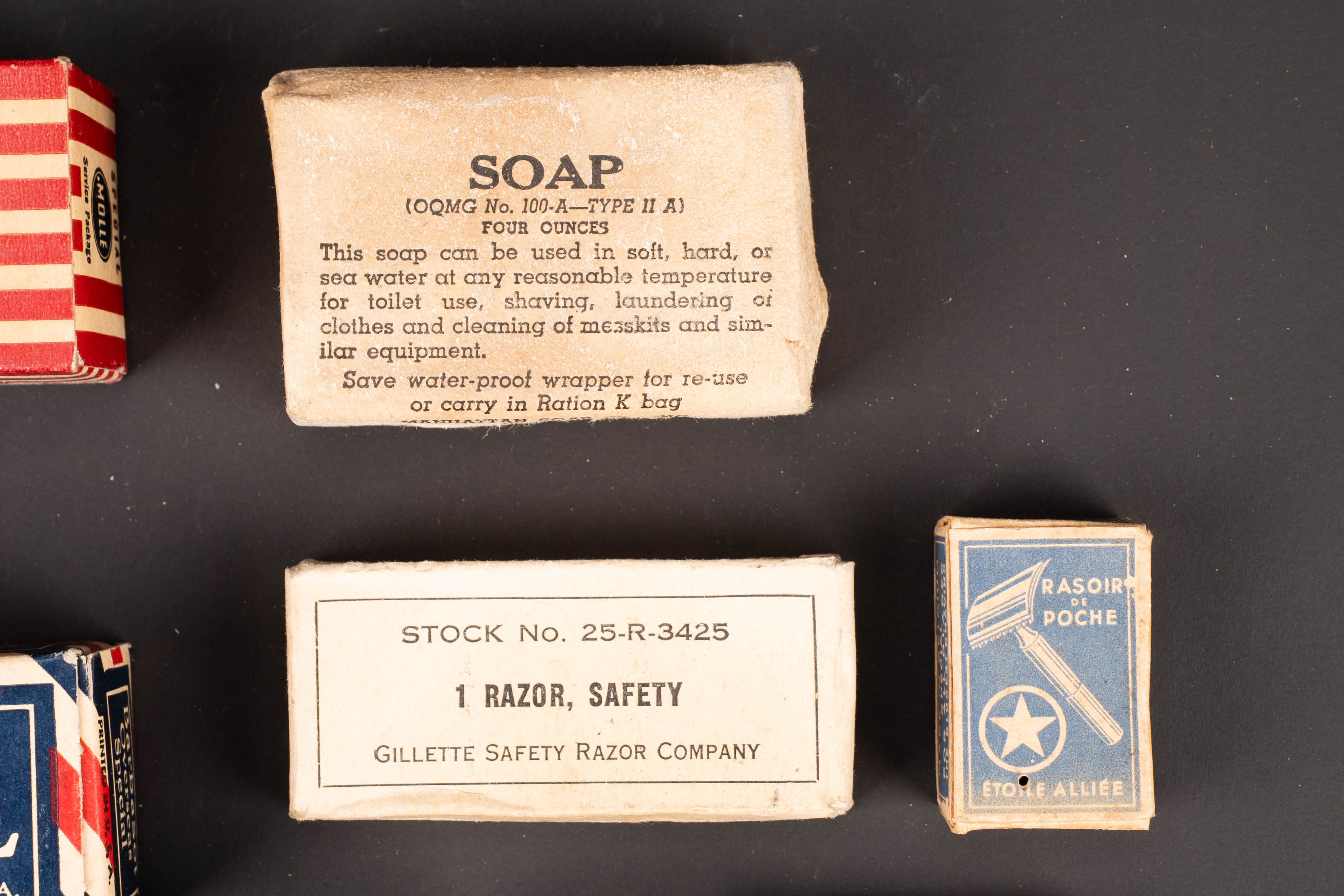 Accessoires de toilette US. US toiletry accessories. — photo 5