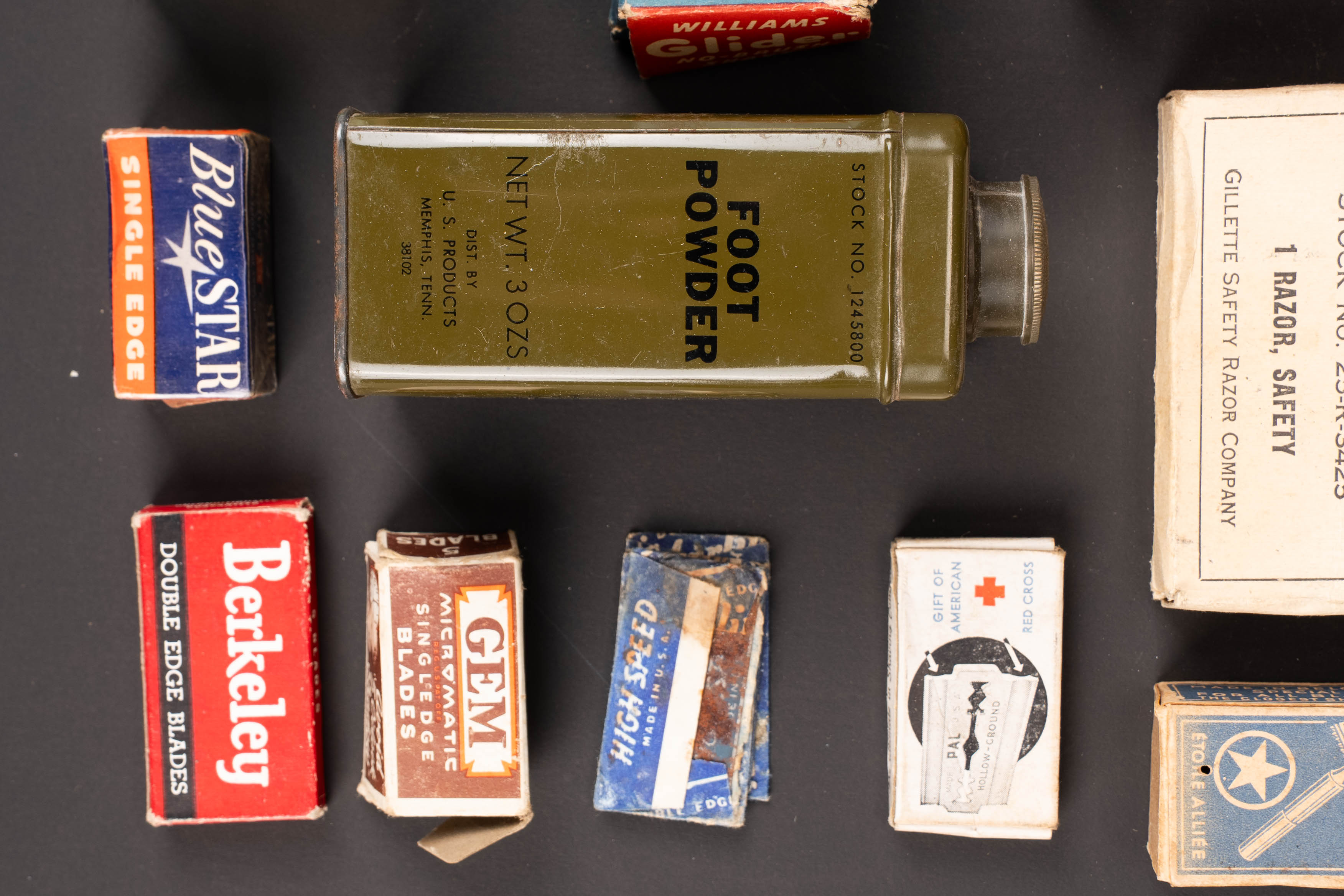Accessoires de toilette US. US toiletry accessories. — photo 6