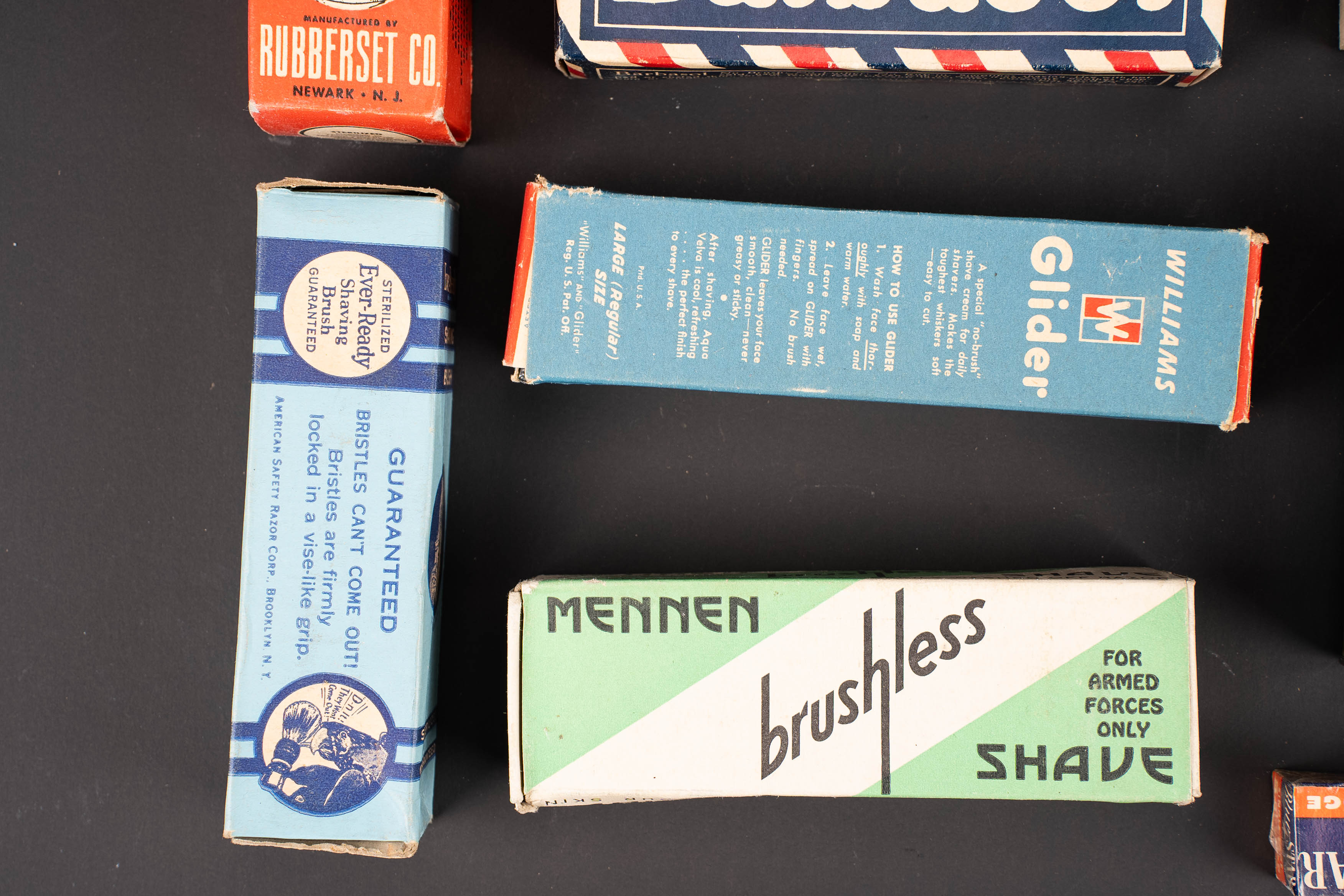Accessoires de toilette US. US toiletry accessories. — photo 9