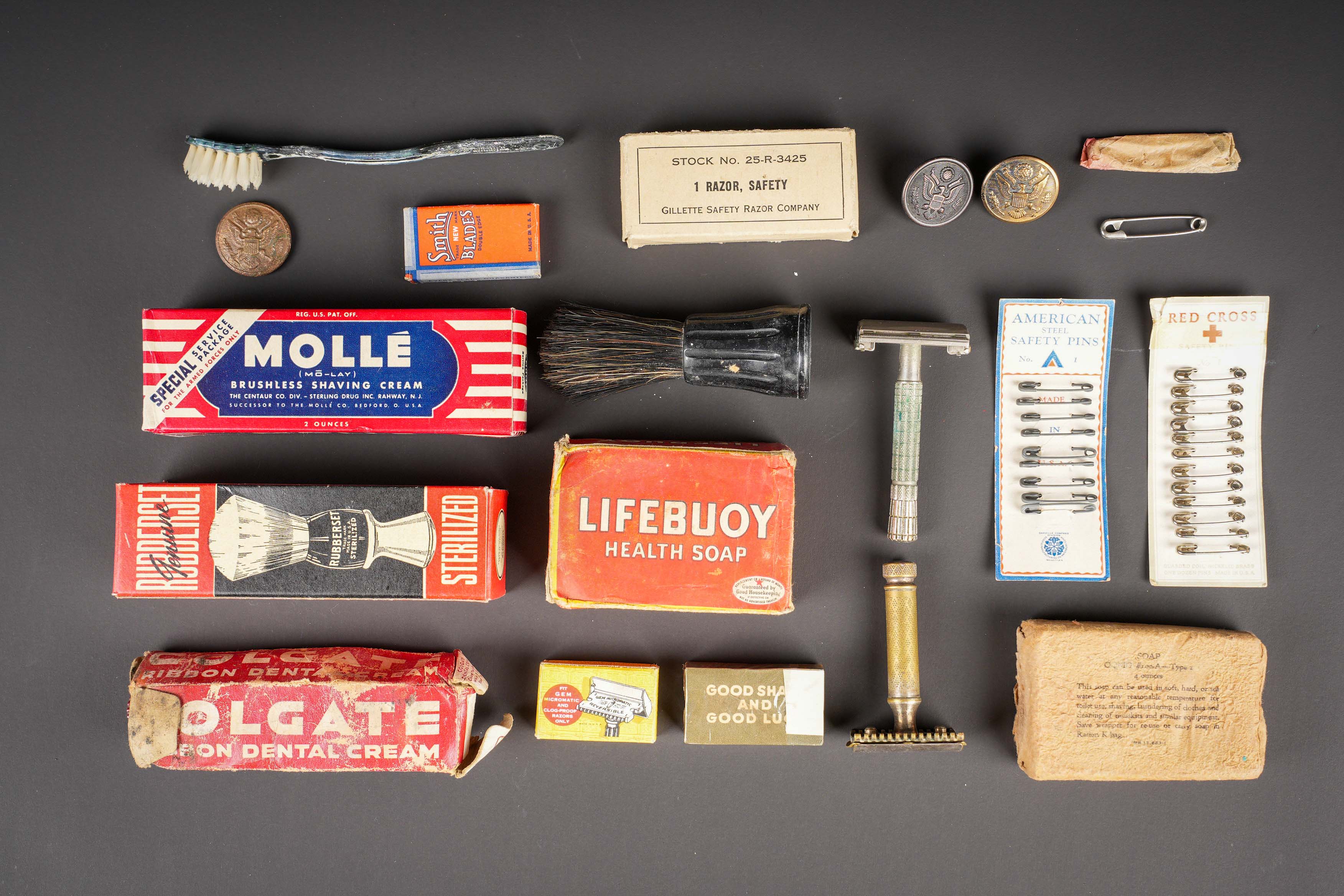 Accessoires de toilette US. US toiletry accessories. — photo 1