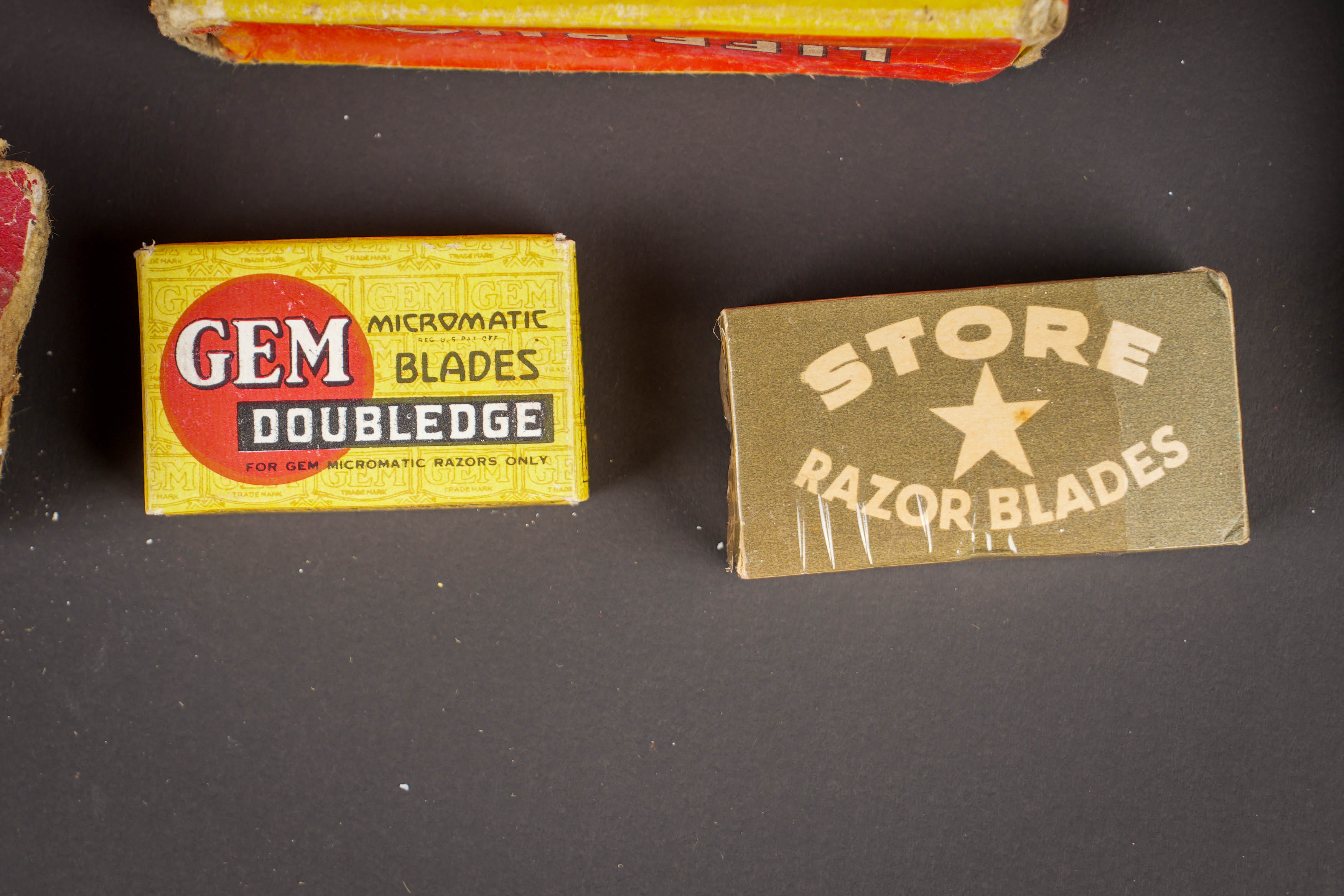 Accessoires de toilette US. US toiletry accessories. — photo 18