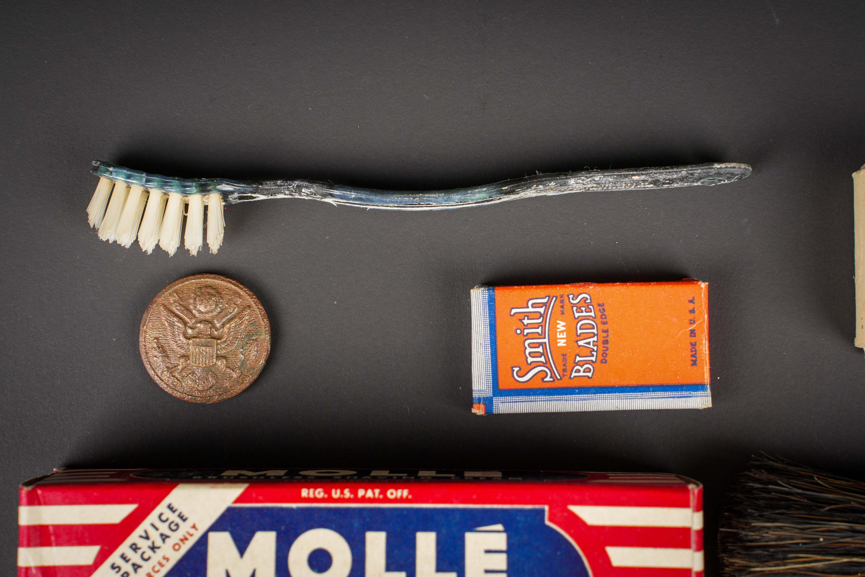 Accessoires de toilette US. US toiletry accessories. — photo 2
