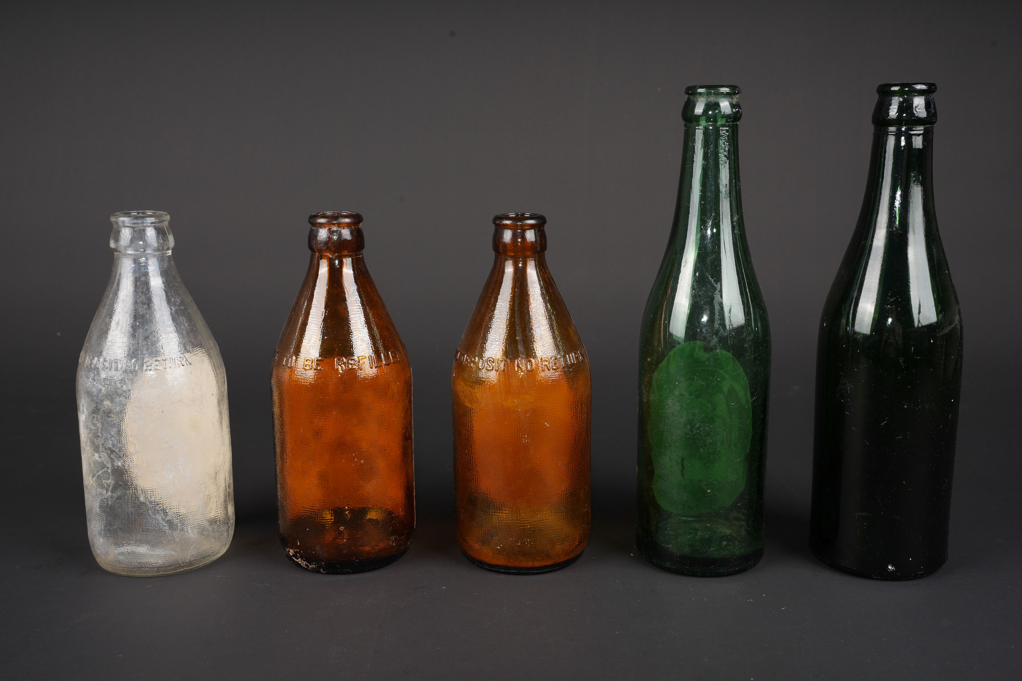 Bouteilles de bière et coca cola US. US beer and Coca-Cola bottles. — photo 4