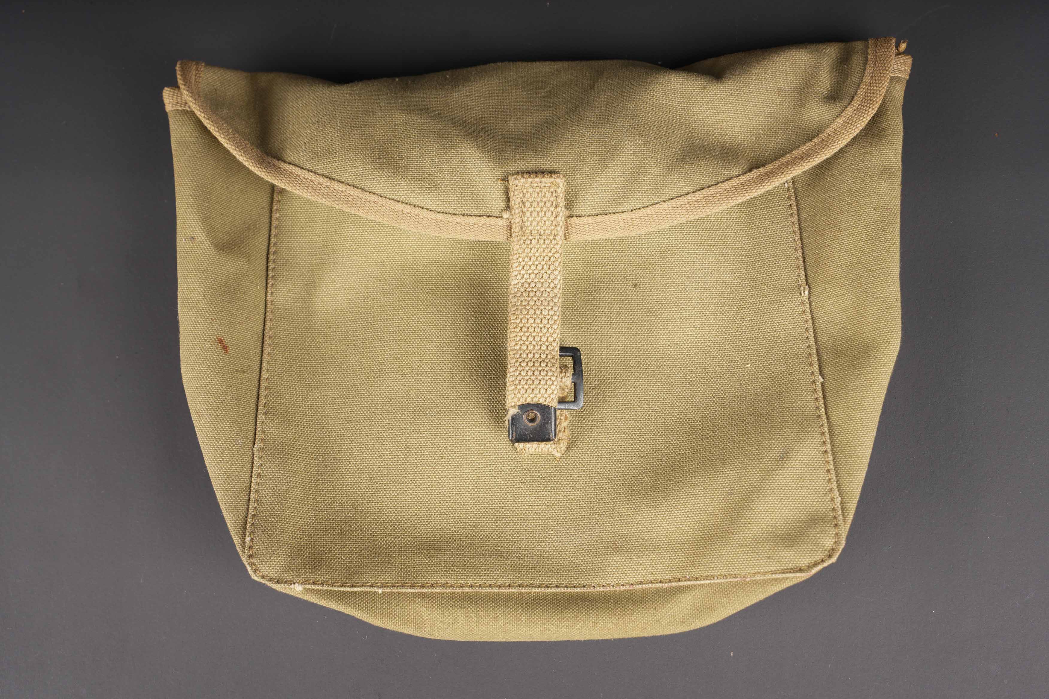 Housse pour gamelle et accessoires US. US Armymess kit cover and accessories. — photo 2