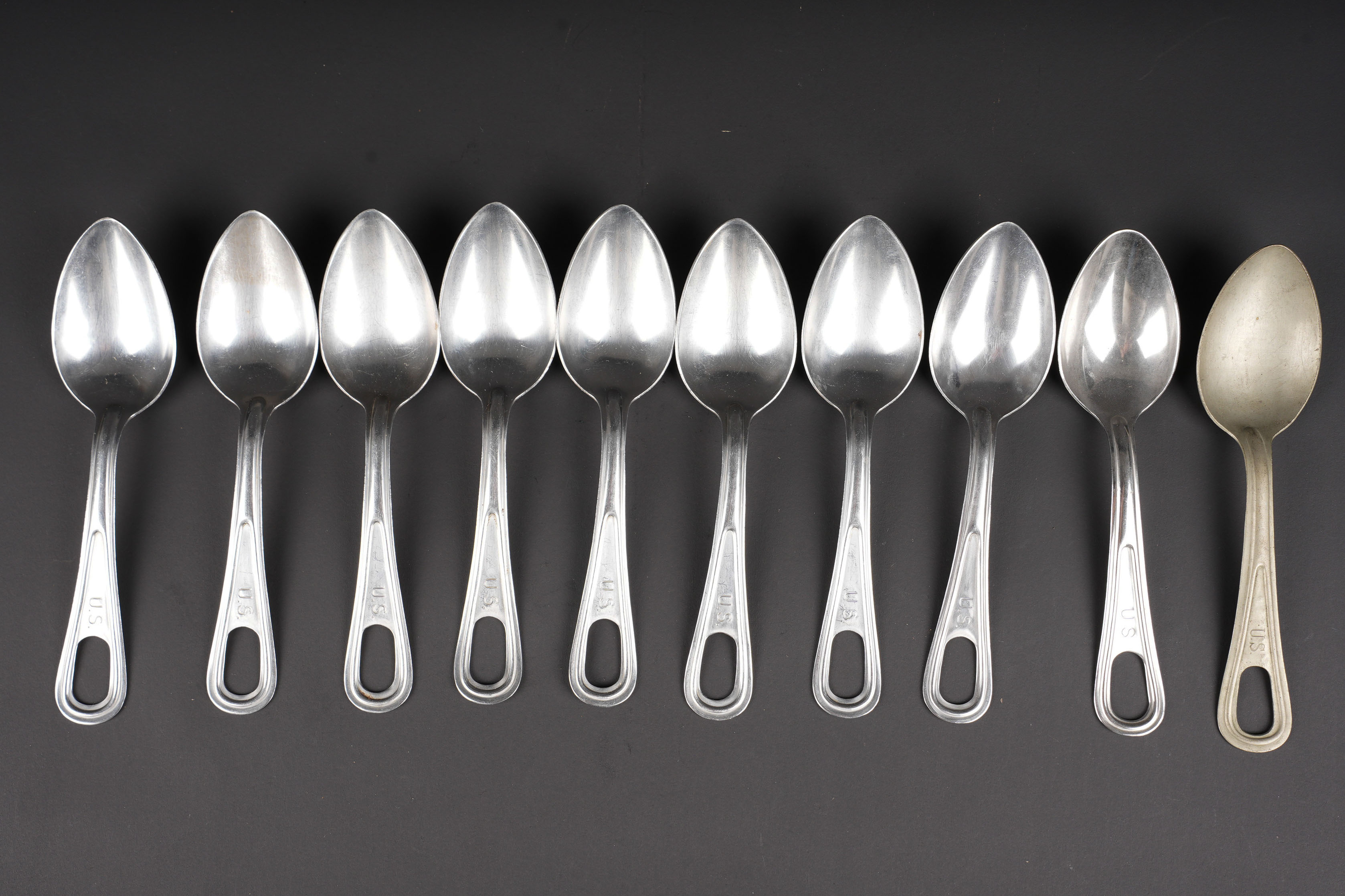 Cuillères US en boite. US Army spoons in box. — photo 2