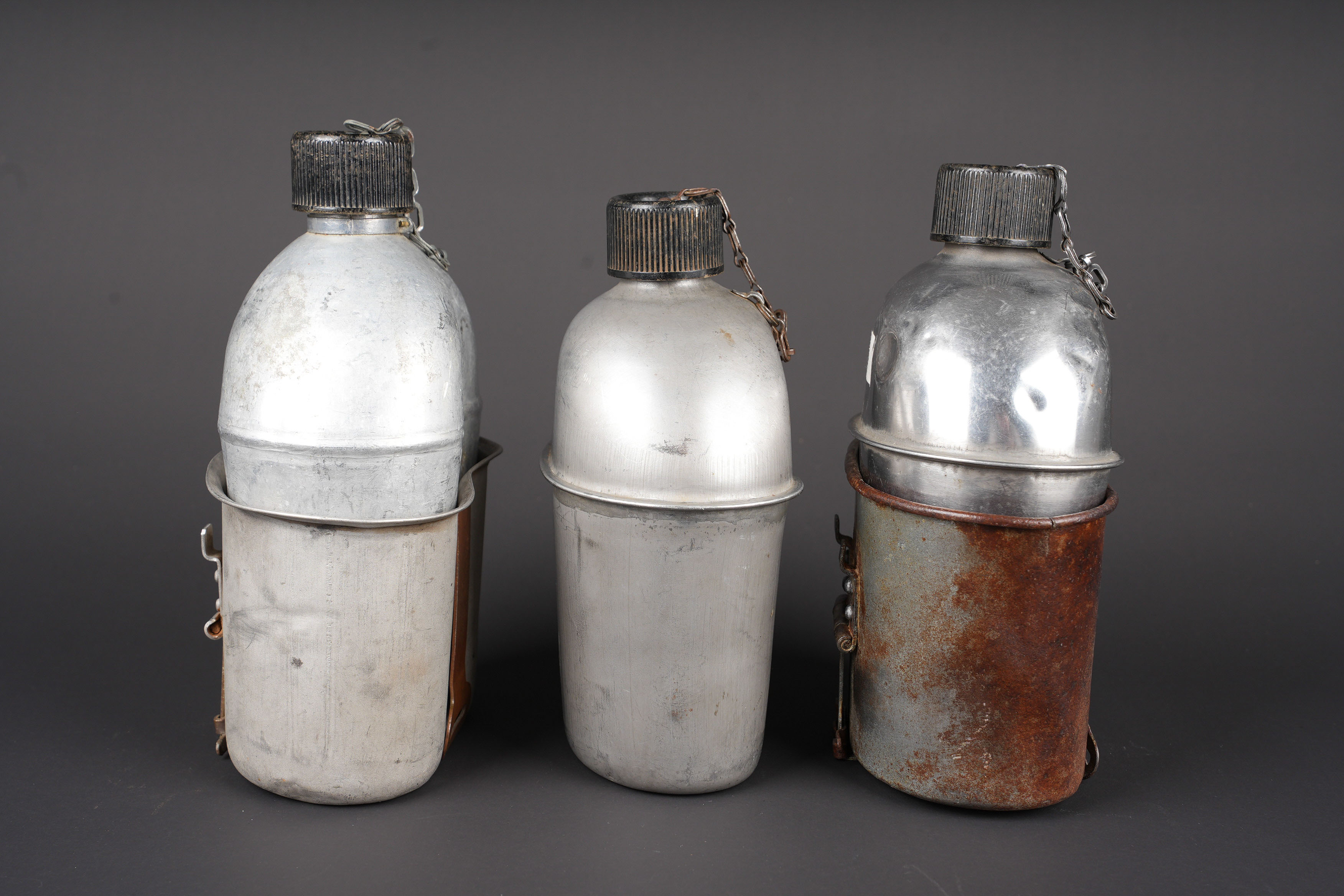 Gourdes US. US Army canteens. — photo 3