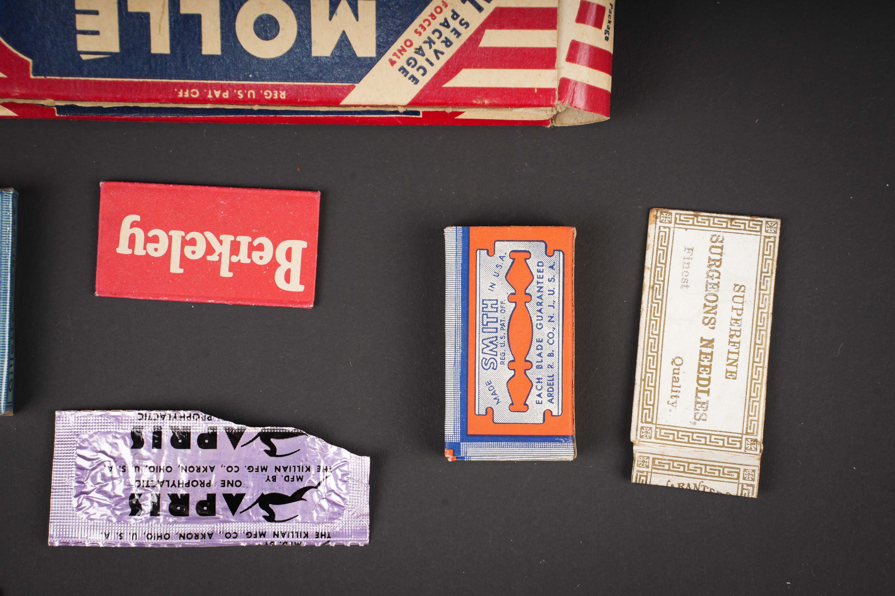 Accessoires de toilette US. US toiletry accessories. — photo 9