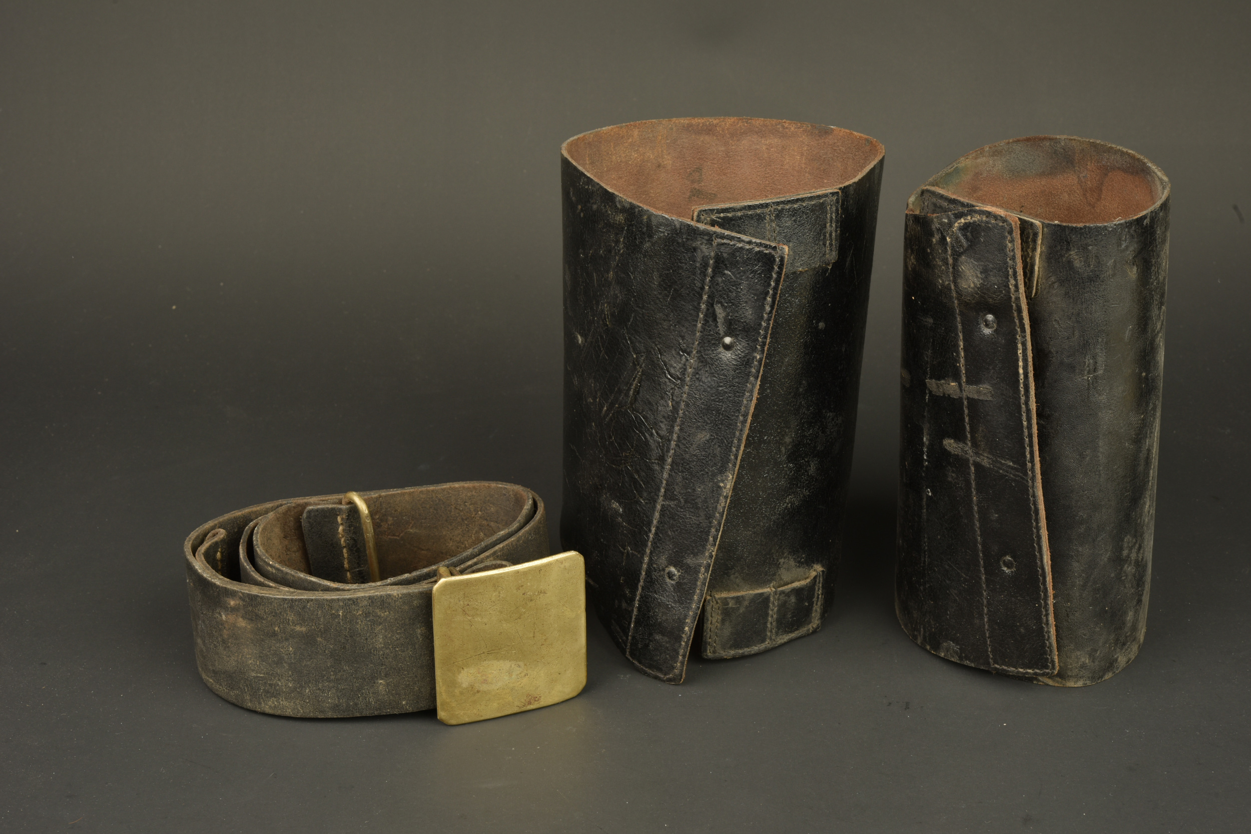 Ceinturon français M1845 du 72e de Ligne et guêtres noires. French M1845 belt rig of the 72nd Line Infantry Regiment with black gaiters — photo 1