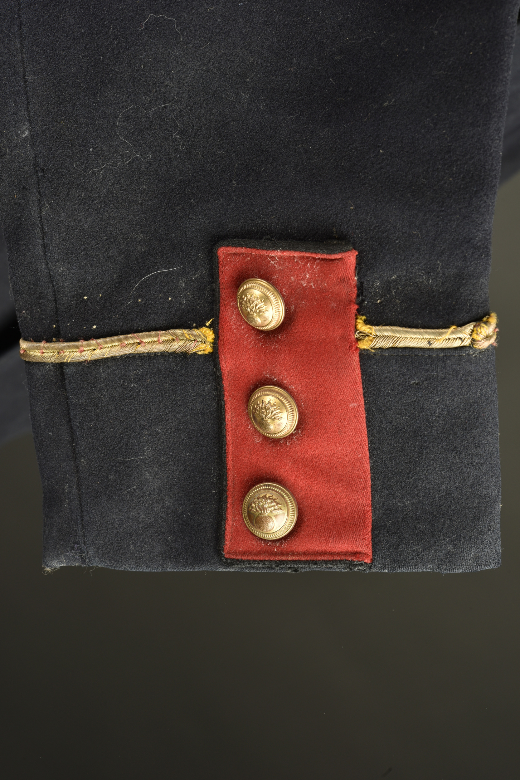 Tunique d'adjudant chef et 2 pantalons d'officier. Senior Warrant Officer tunic with two officer’s trousers — photo 11