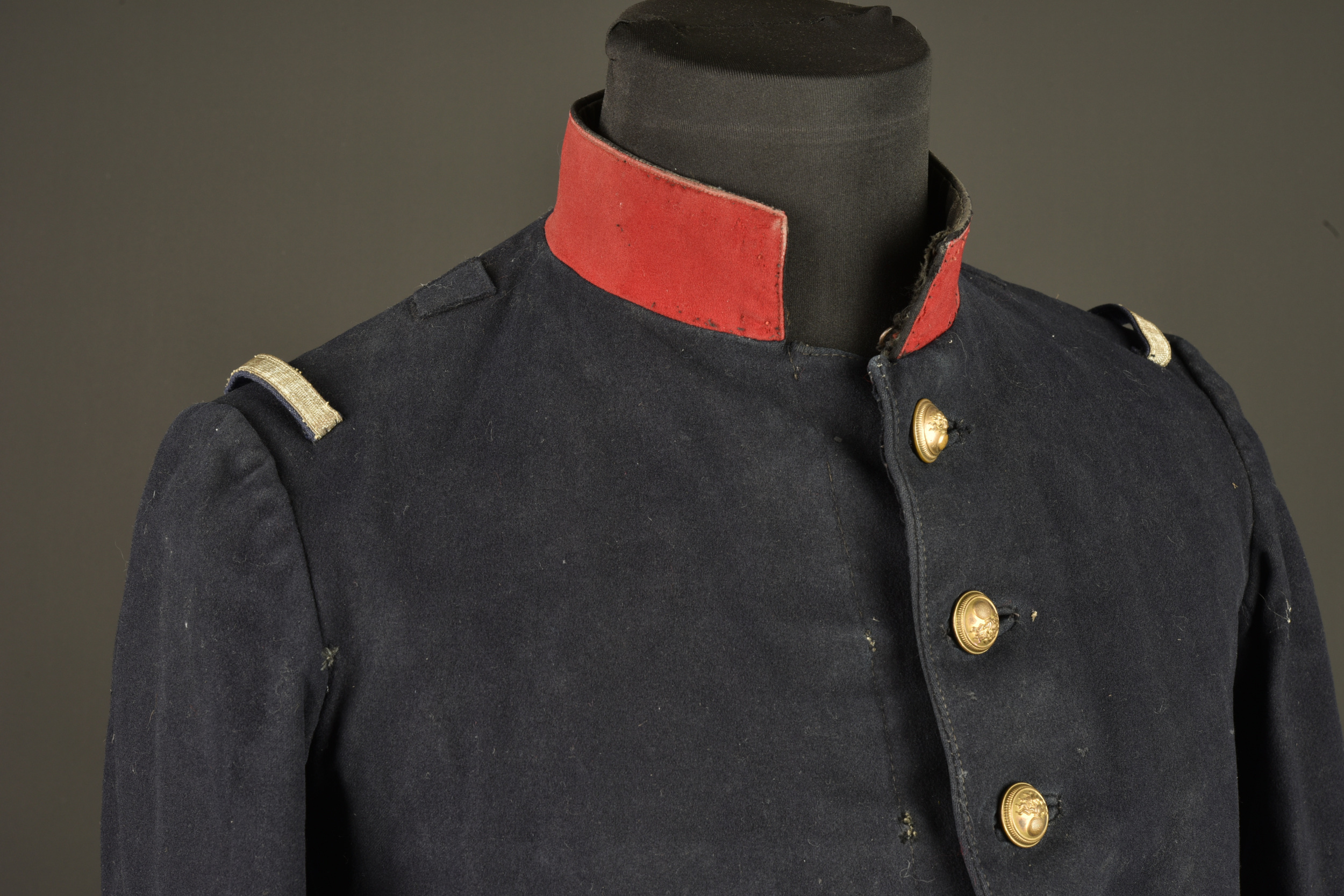 Tunique d'adjudant chef et 2 pantalons d'officier. Senior Warrant Officer tunic with two officer’s trousers — photo 12