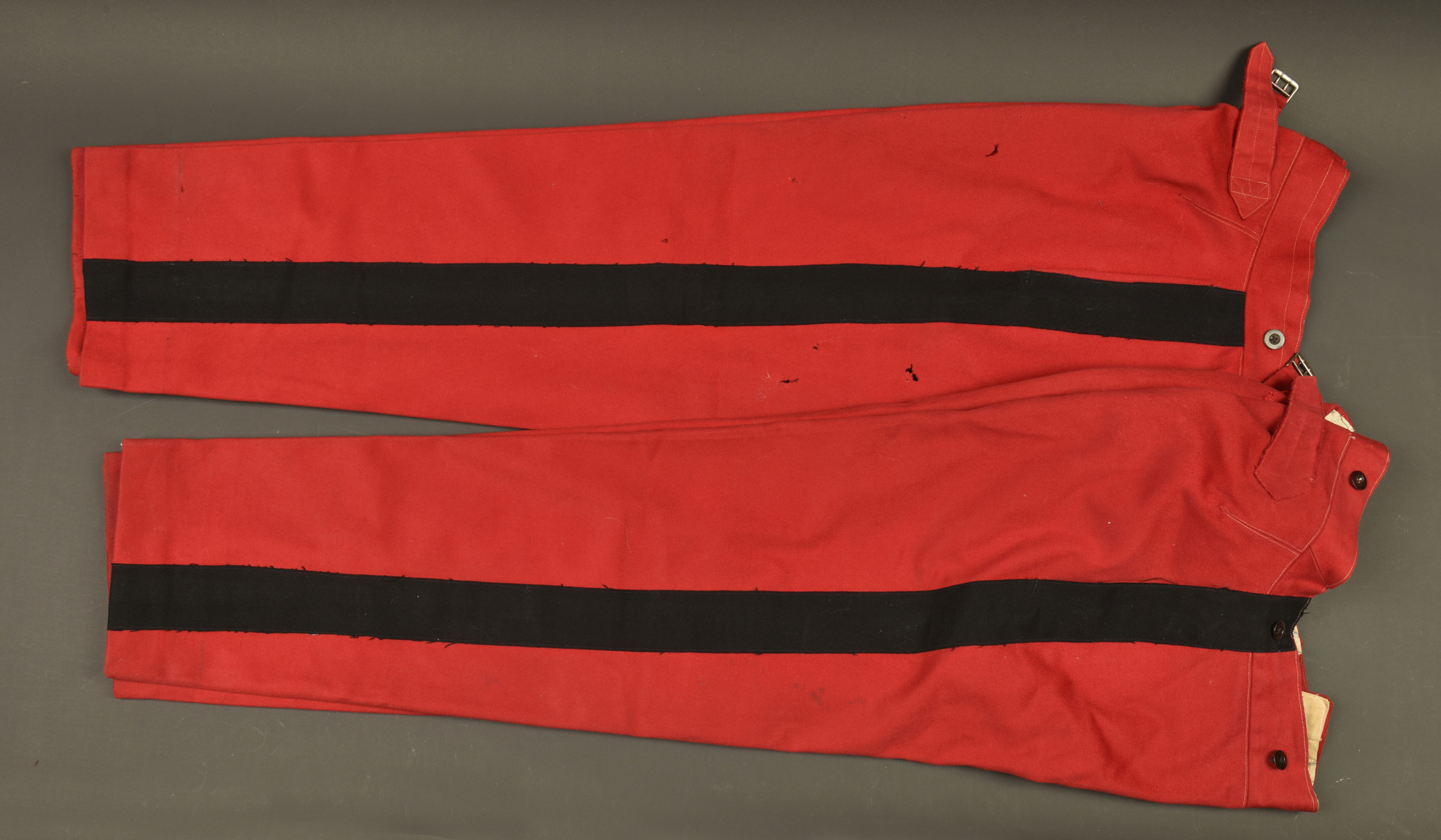 Tunique d'adjudant chef et 2 pantalons d'officier. Senior Warrant Officer tunic with two officer’s trousers — photo 18
