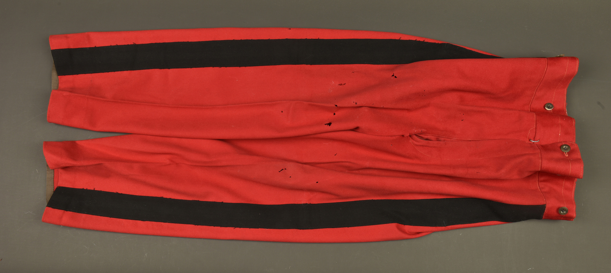 Tunique d'adjudant chef et 2 pantalons d'officier. Senior Warrant Officer tunic with two officer’s trousers — photo 19