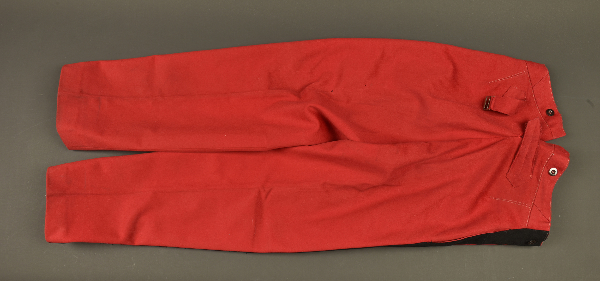 Tunique d'adjudant chef et 2 pantalons d'officier. Senior Warrant Officer tunic with two officer’s trousers — photo 7