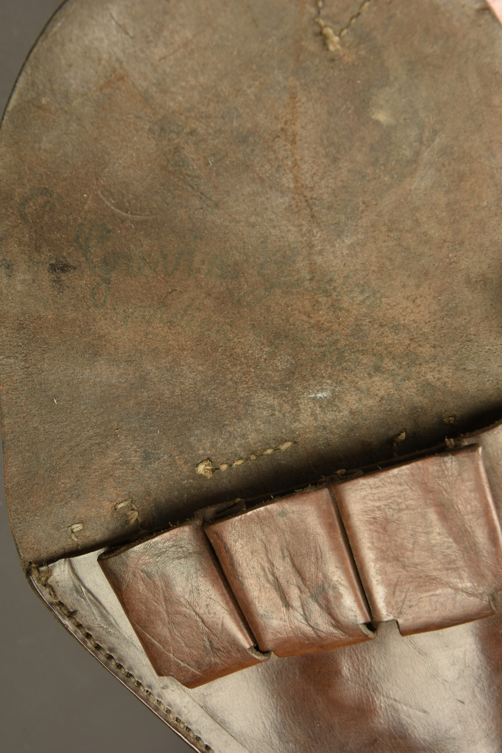 Lot de deux étuis pour revolver français 1873 et 1892. Lot of two holsters for French Model 1873 and Model 1892 revolvers — photo 3