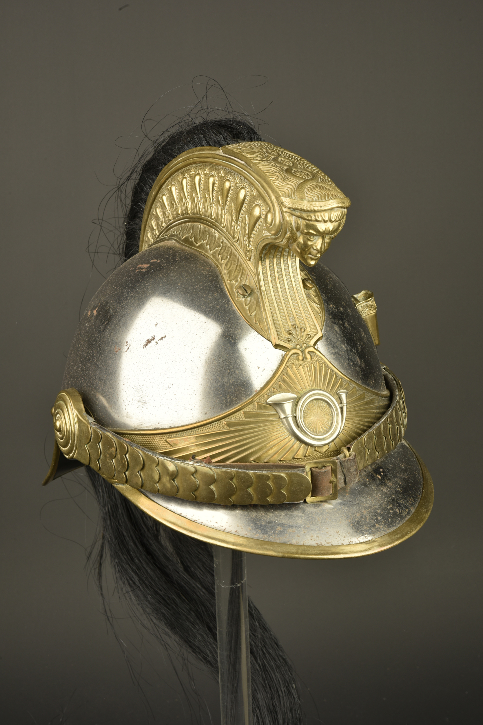 Casque à cimier et crinière de chasseur à cheval. Crested helmet with horsehair plume of a Chasseur à Cheval trooper — photo 1