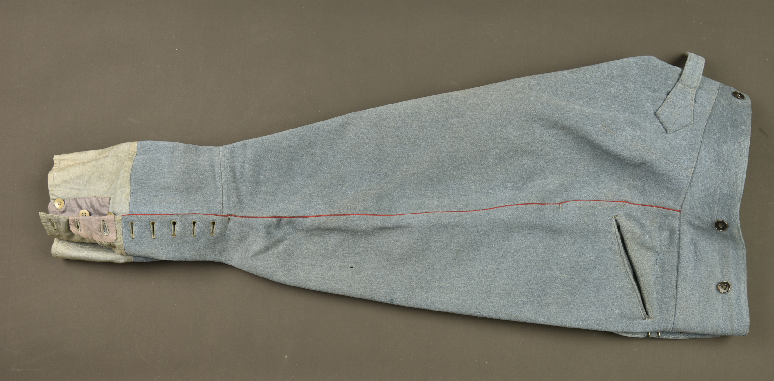 Culotte bleu horizon d'un officier d'artillerie. Horizon blue artillery officer’s breeches — photo 3