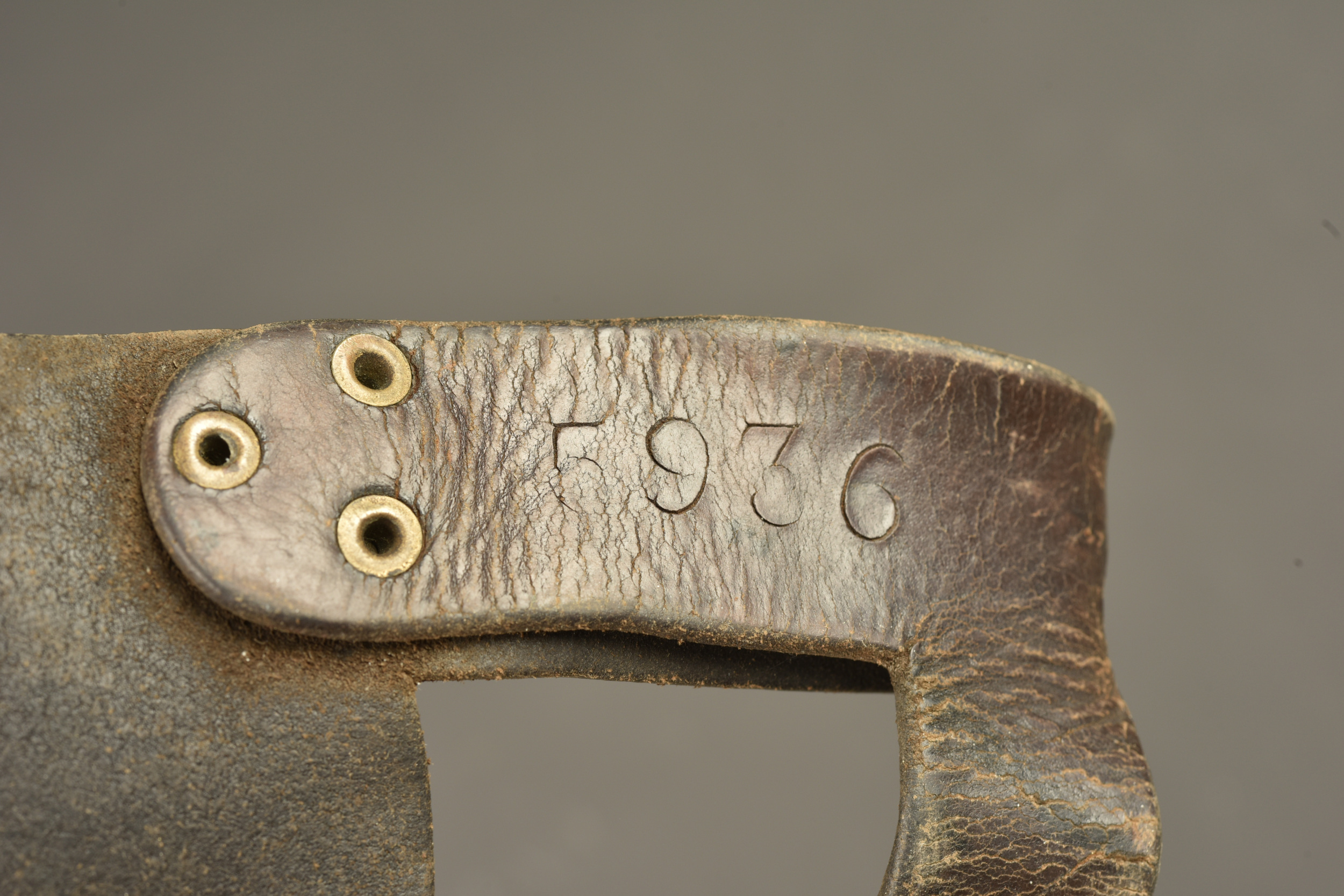 Lot de 4 portes baïonnette français. Lot of four French bayonet frogs — photo 2