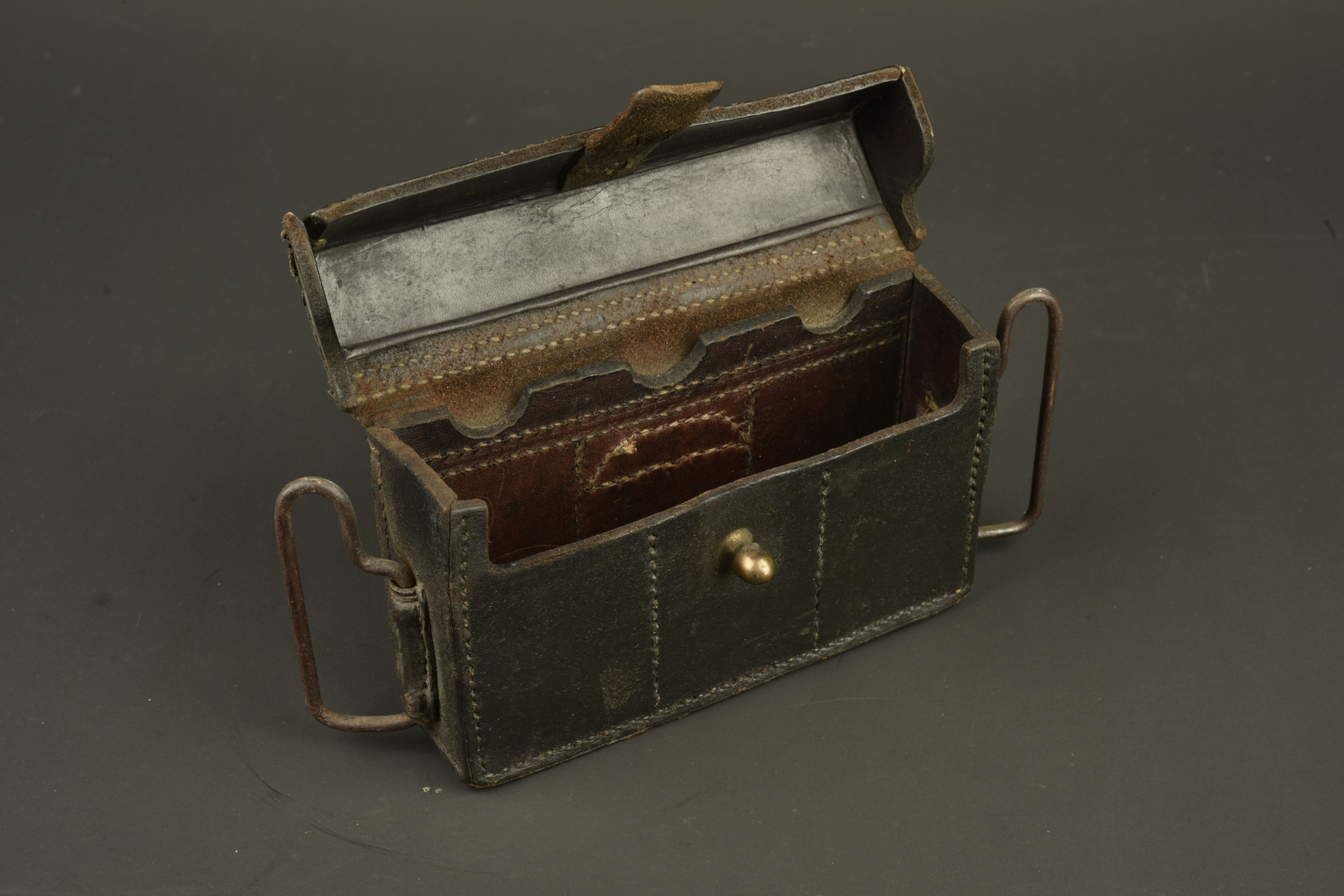 Cartouchière française mle 1884 réutilisée en 1914. French Model 1884 cartridge pouch reissued in 1914 — photo 2