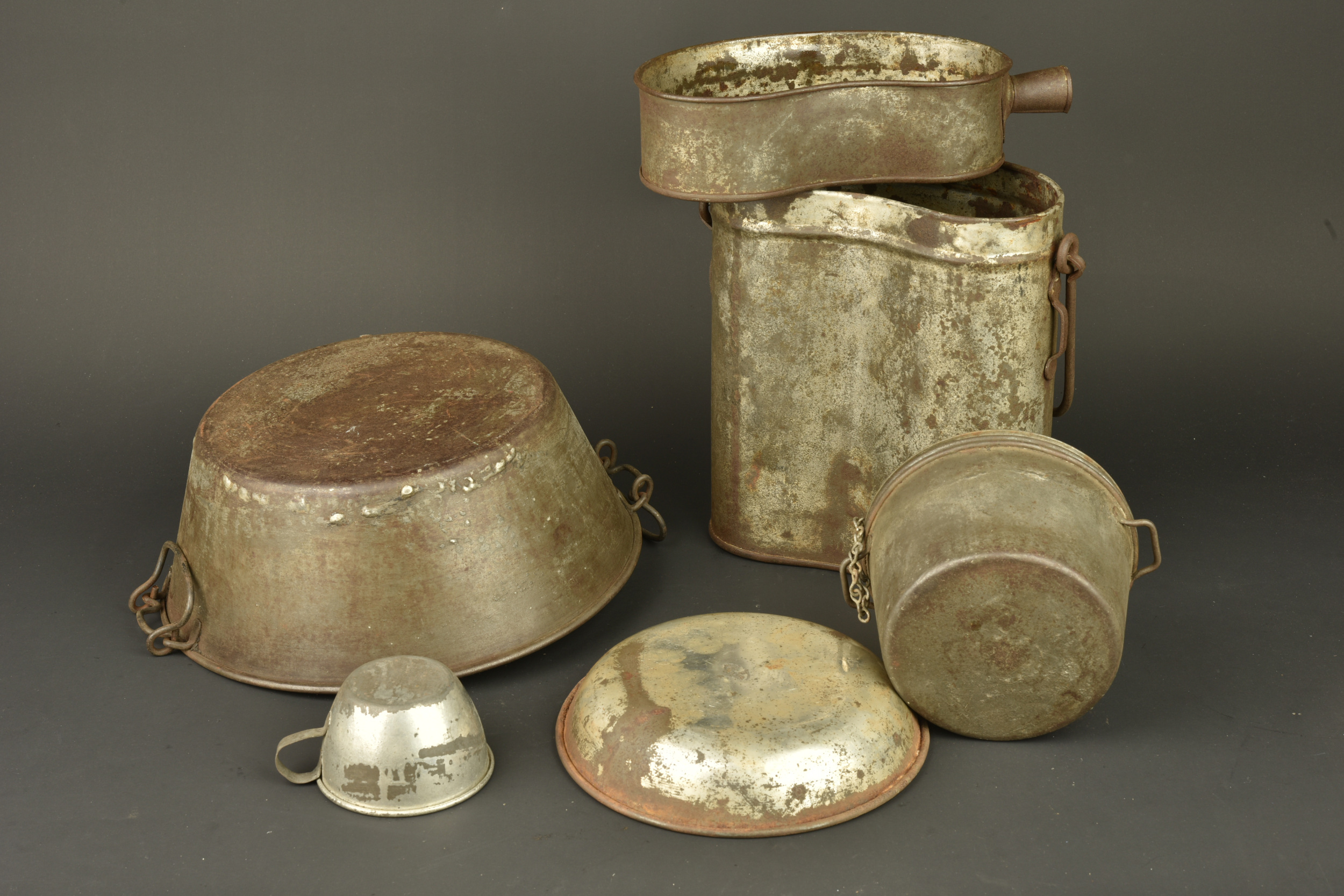 Ensemble bouthéon, gamelles et plats français.Set of French bidons, mess tins and plates — photo 4