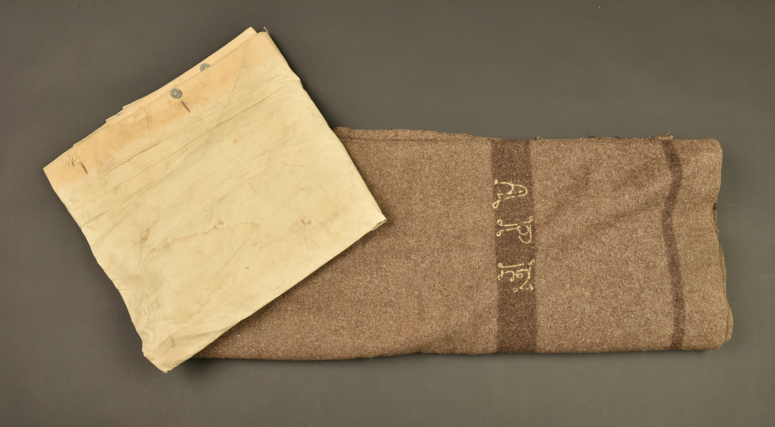 Couverture et toile de tente françaises. French blanket and shelter half — photo 1