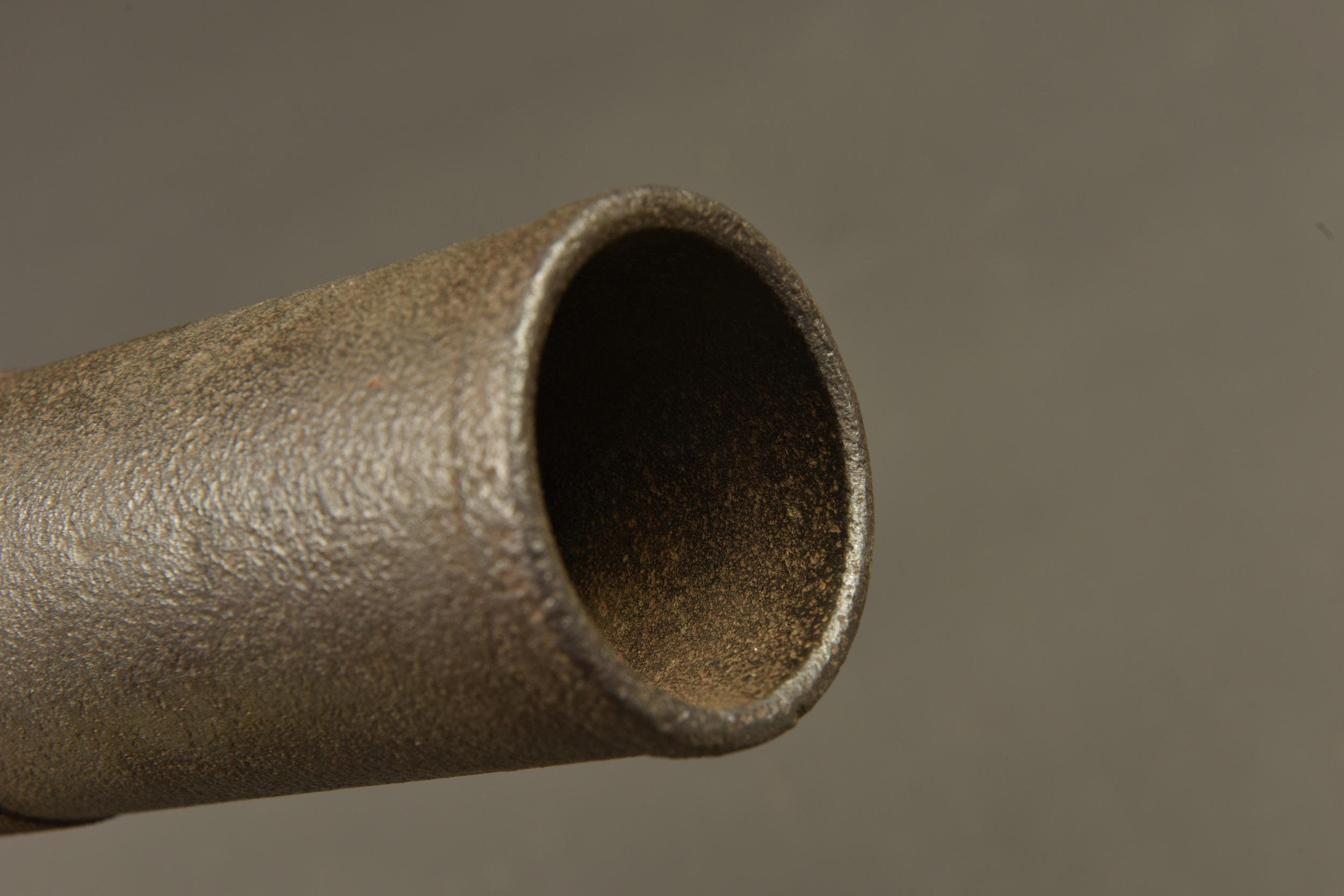Tromblon VB avec son étui en cuir retourné. VB rifle grenade launcher with reversed leather carrier — photo 4
