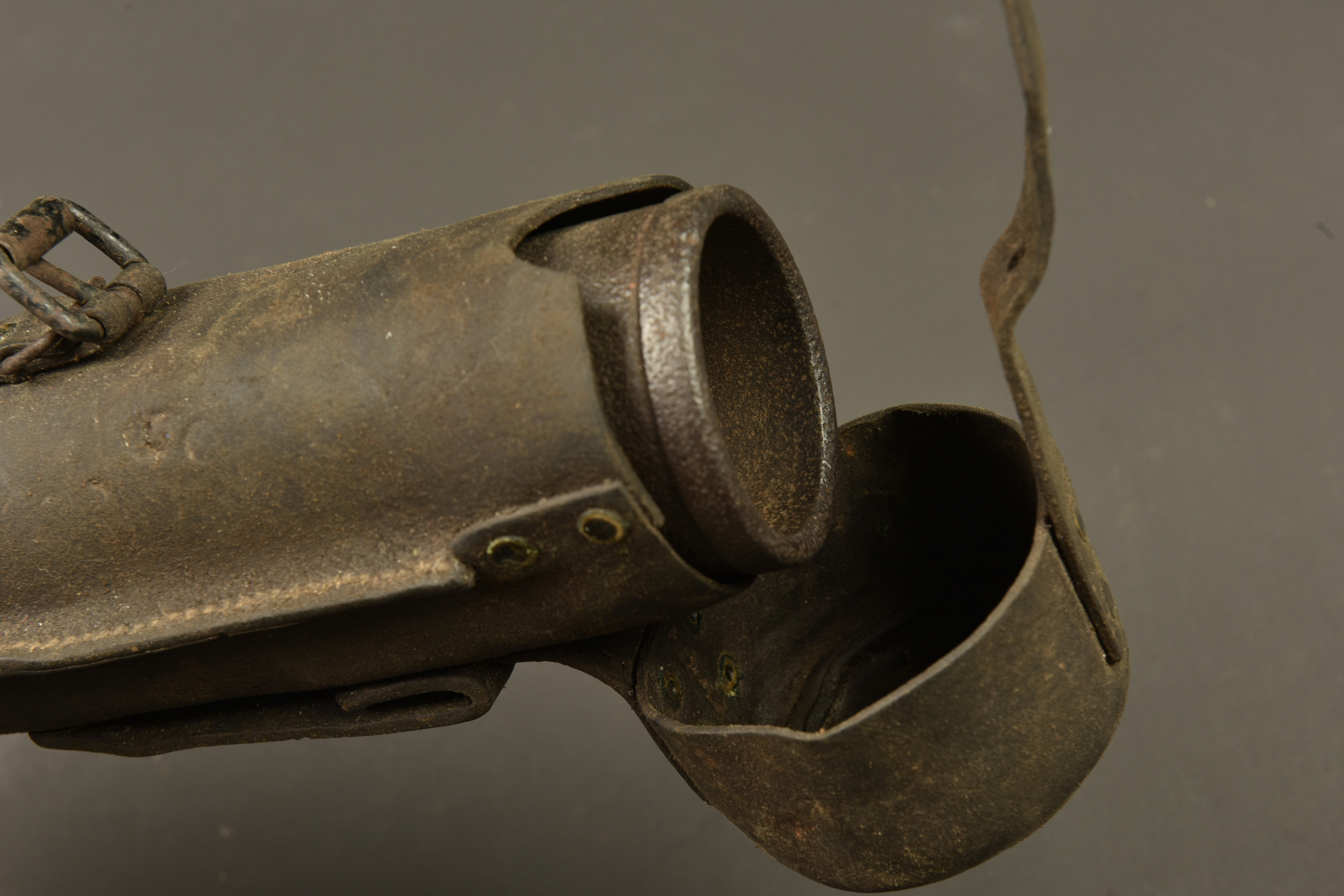 Tromblon VB avec son étui en cuir retourné. VB rifle grenade launcher with reversed leather carrier — photo 5